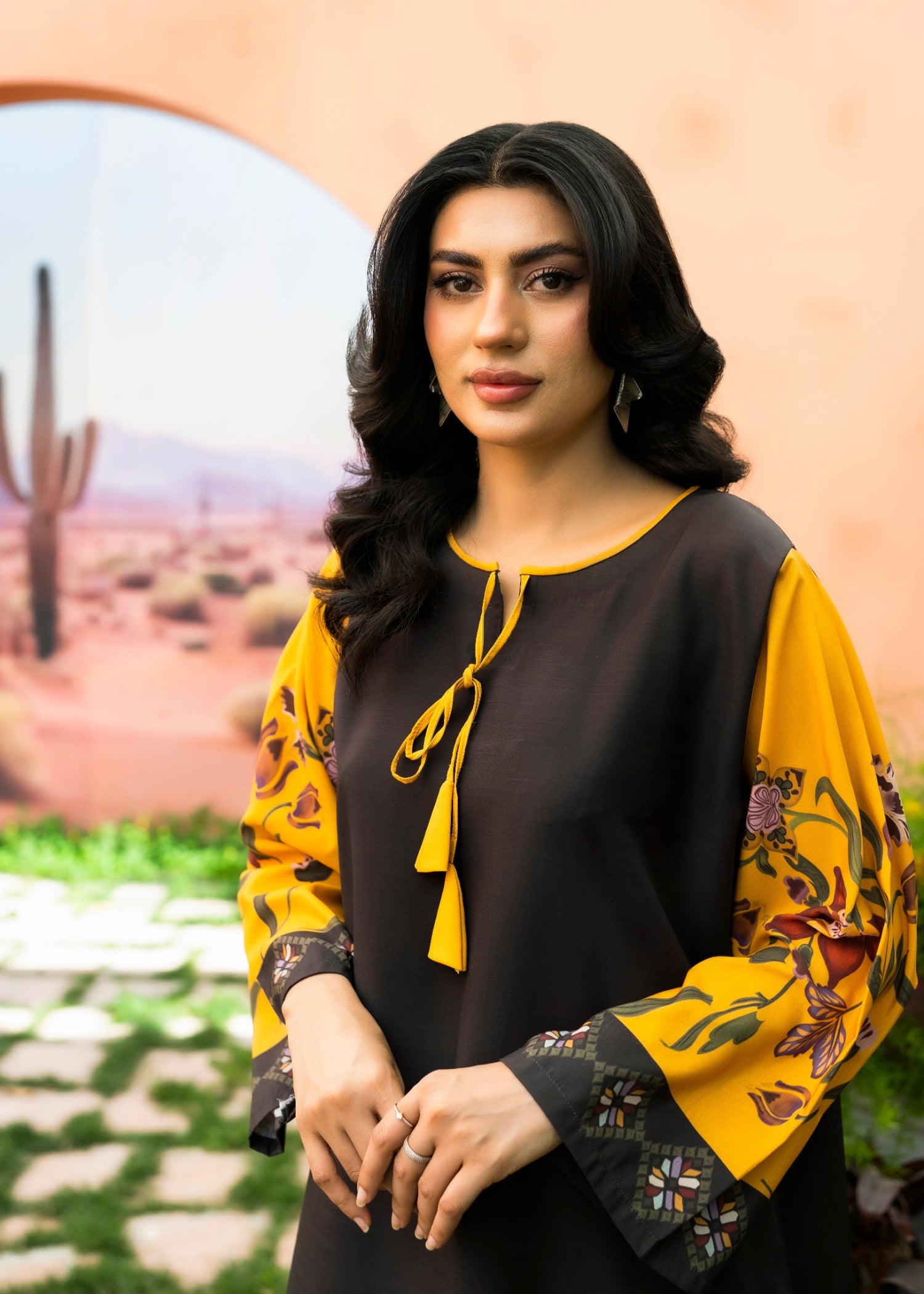poly lawn Kaftan in Ebony