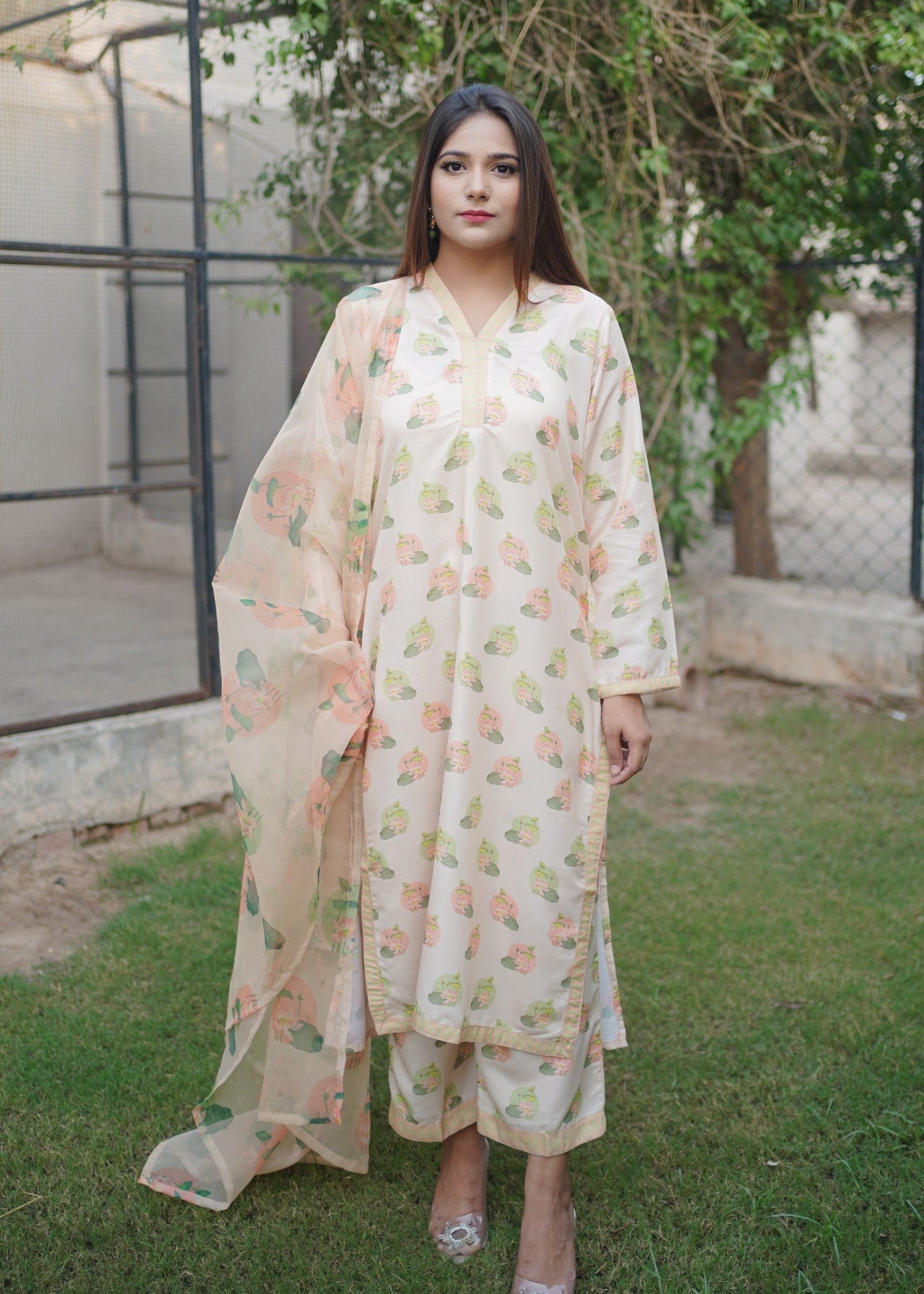 swiss lawn Kurta Set in Ivory