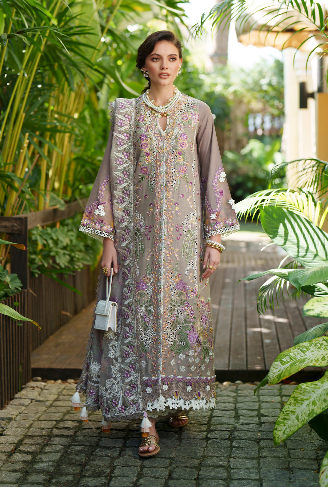 AJR Evara Luxury Lawn – Veya