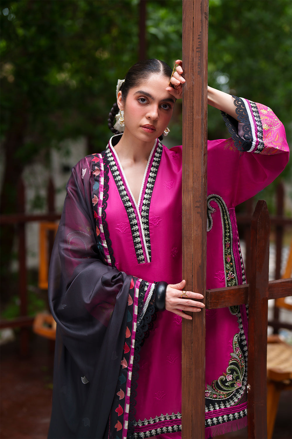Laanem Luxury Lawn – AMARA-A-SRL26-02