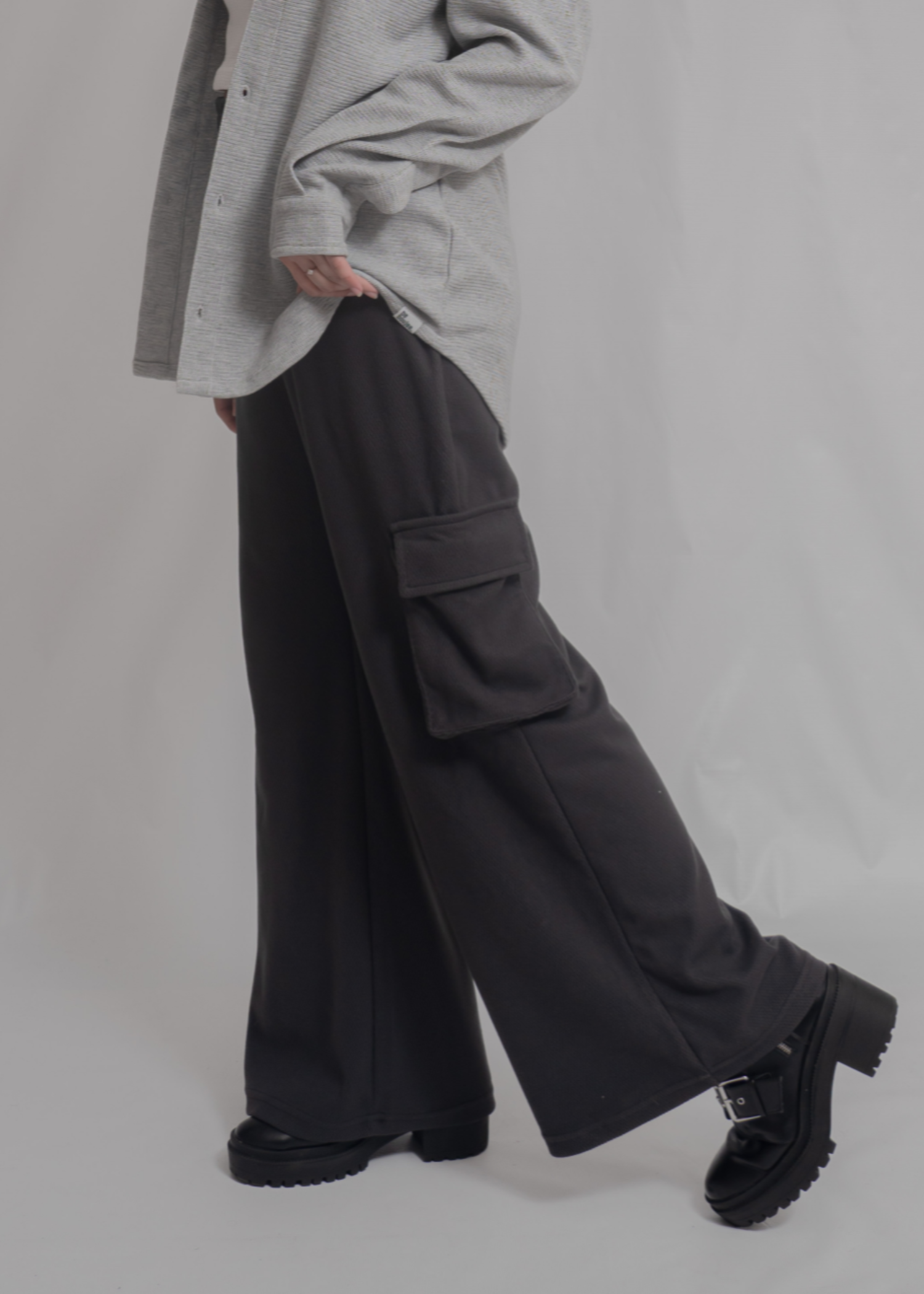 pearl mesh net Trousers in Black
