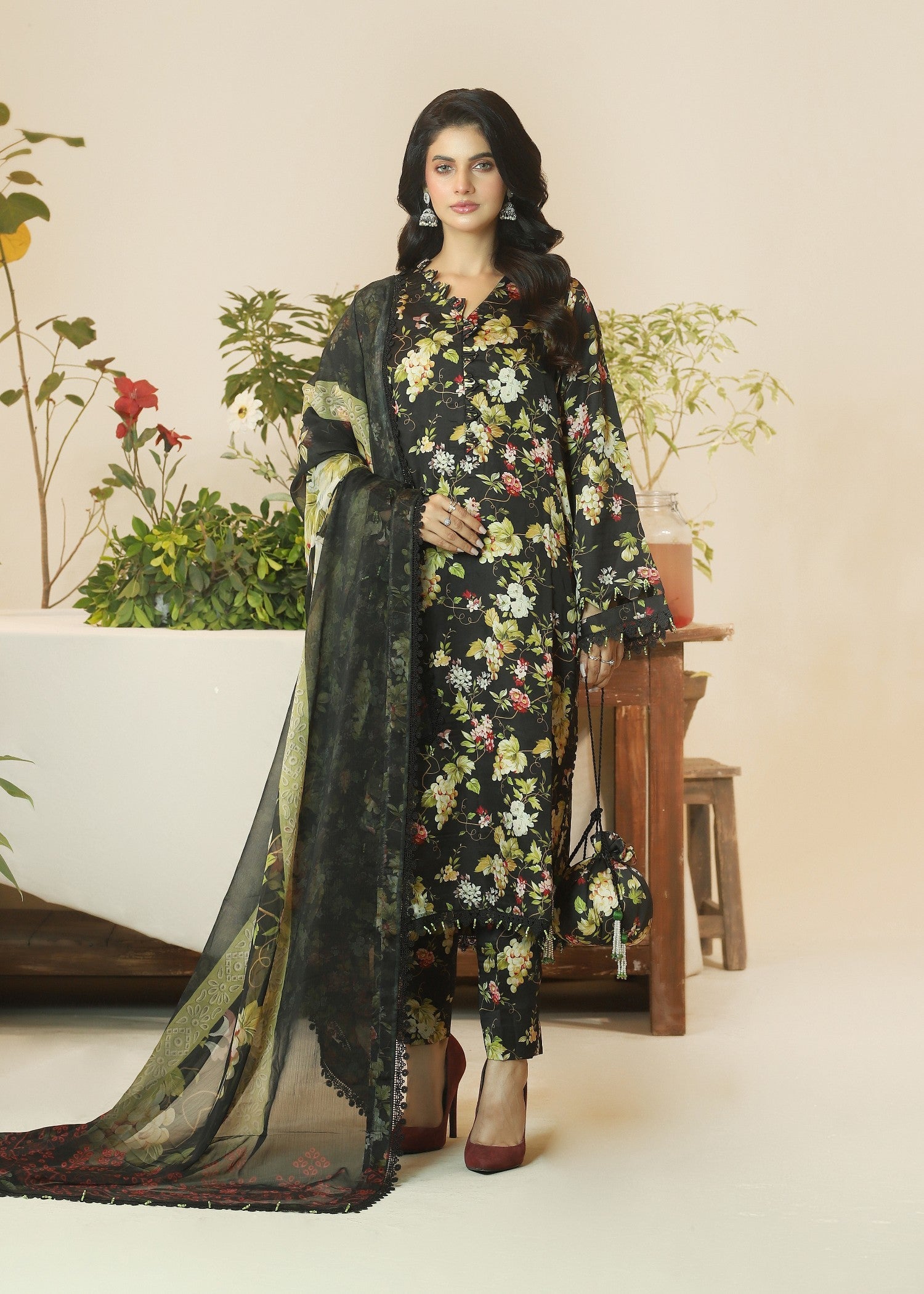 crepe Unstitched in Black