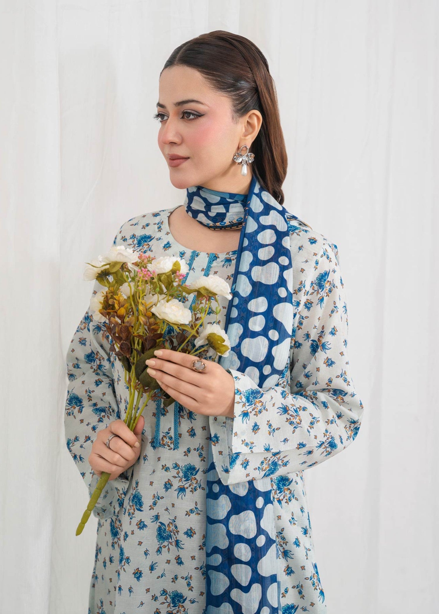 lawn Kurta Set in Light blue, white