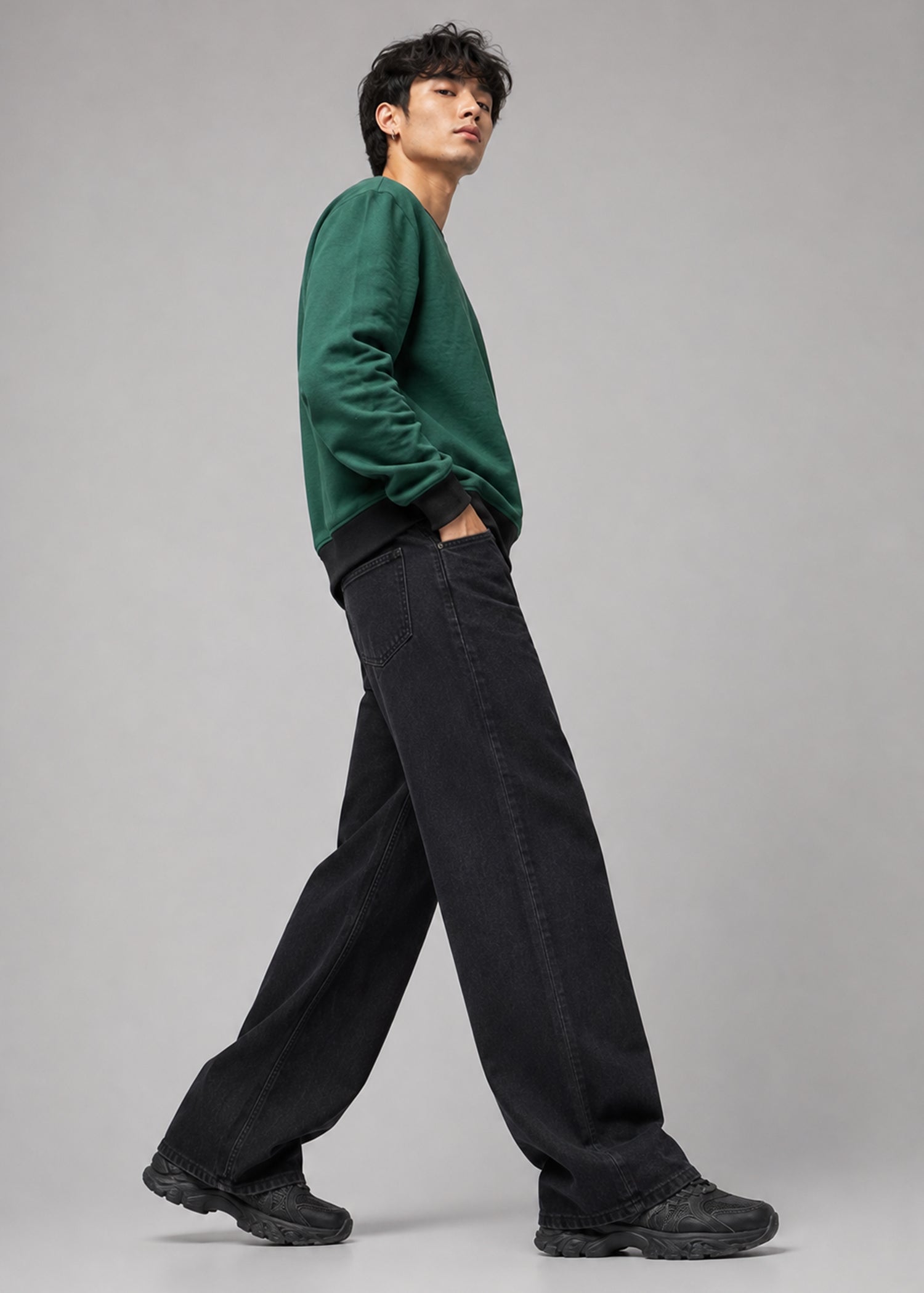terry Sweatshirt in Black, green