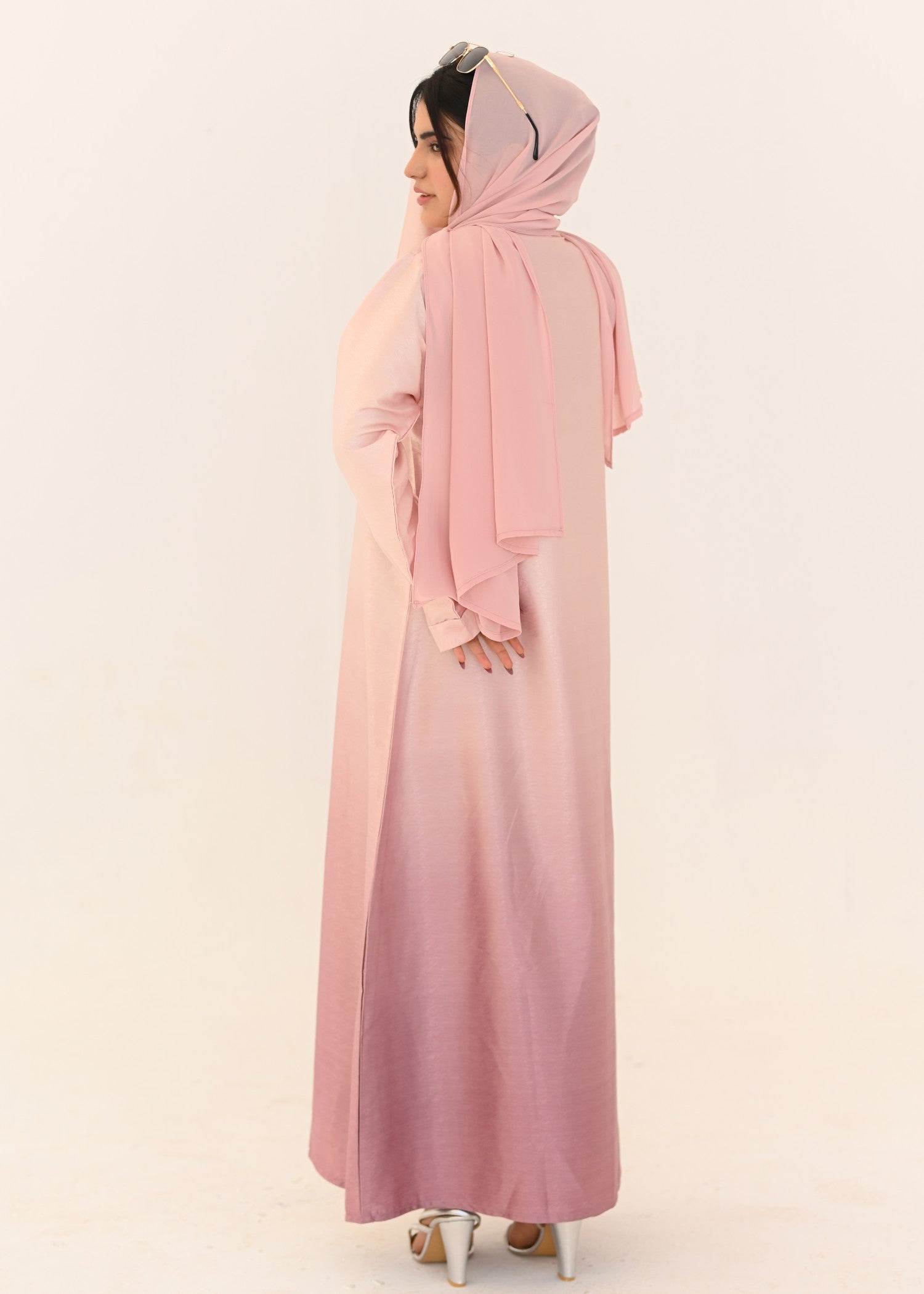 polyester-silk blend Abaya in Pink