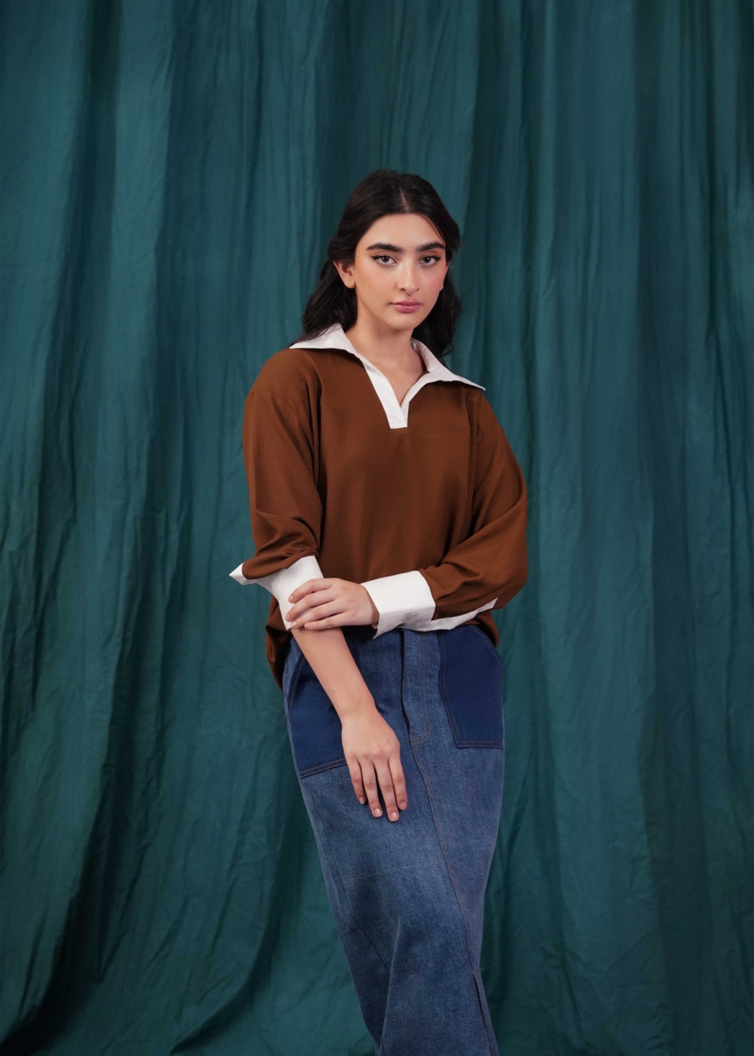 crepe Top in Brown, white