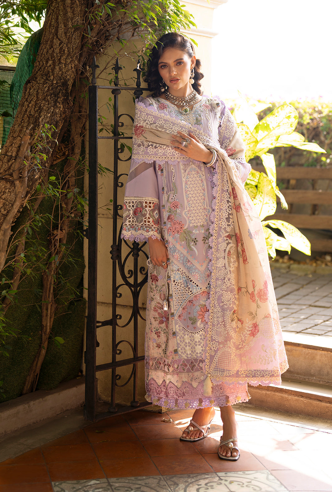 AJR Evara Luxury Lawn – Zaya
