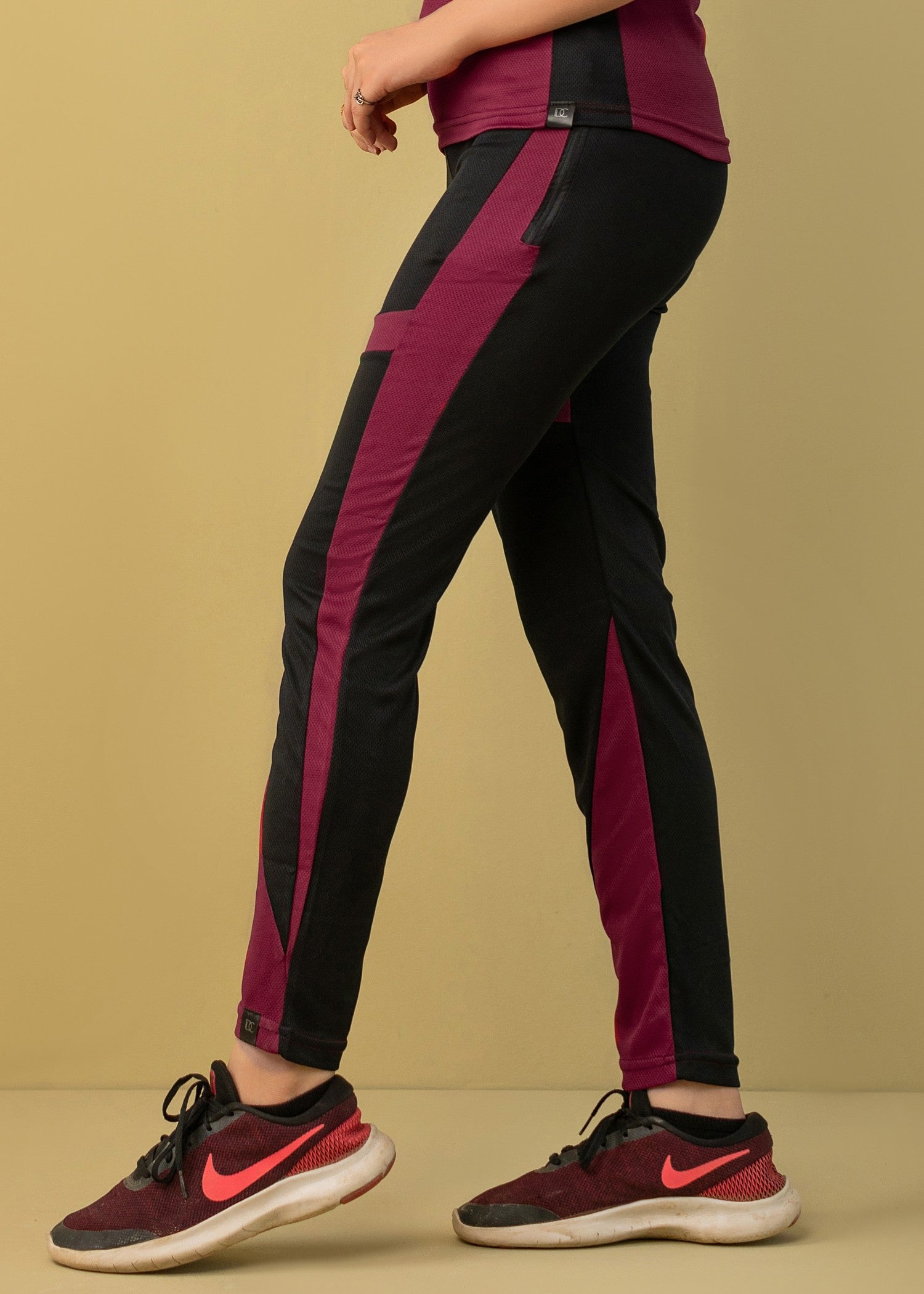 pearl mesh net Trousers in Burgundy, black