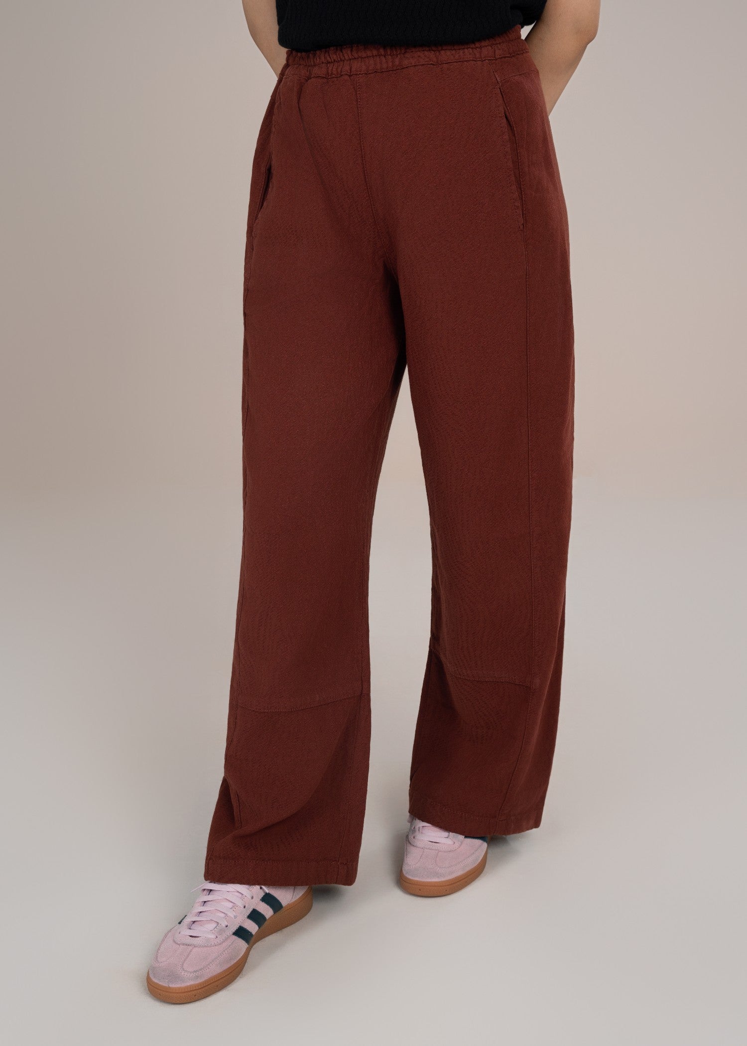 linen Trousers in Maroon
