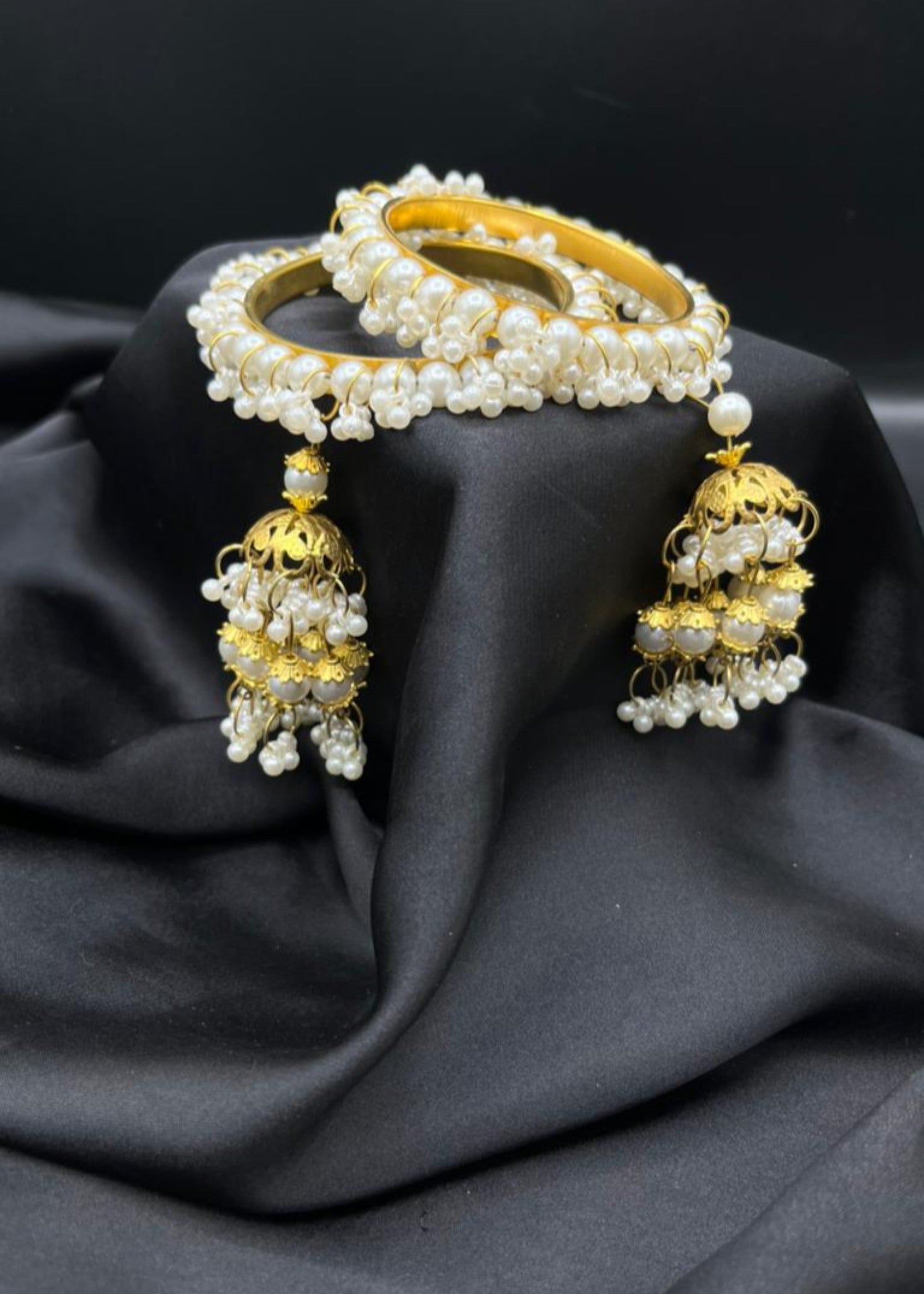 Bangles in White Color by - Trendy Women Bangles RJL7090