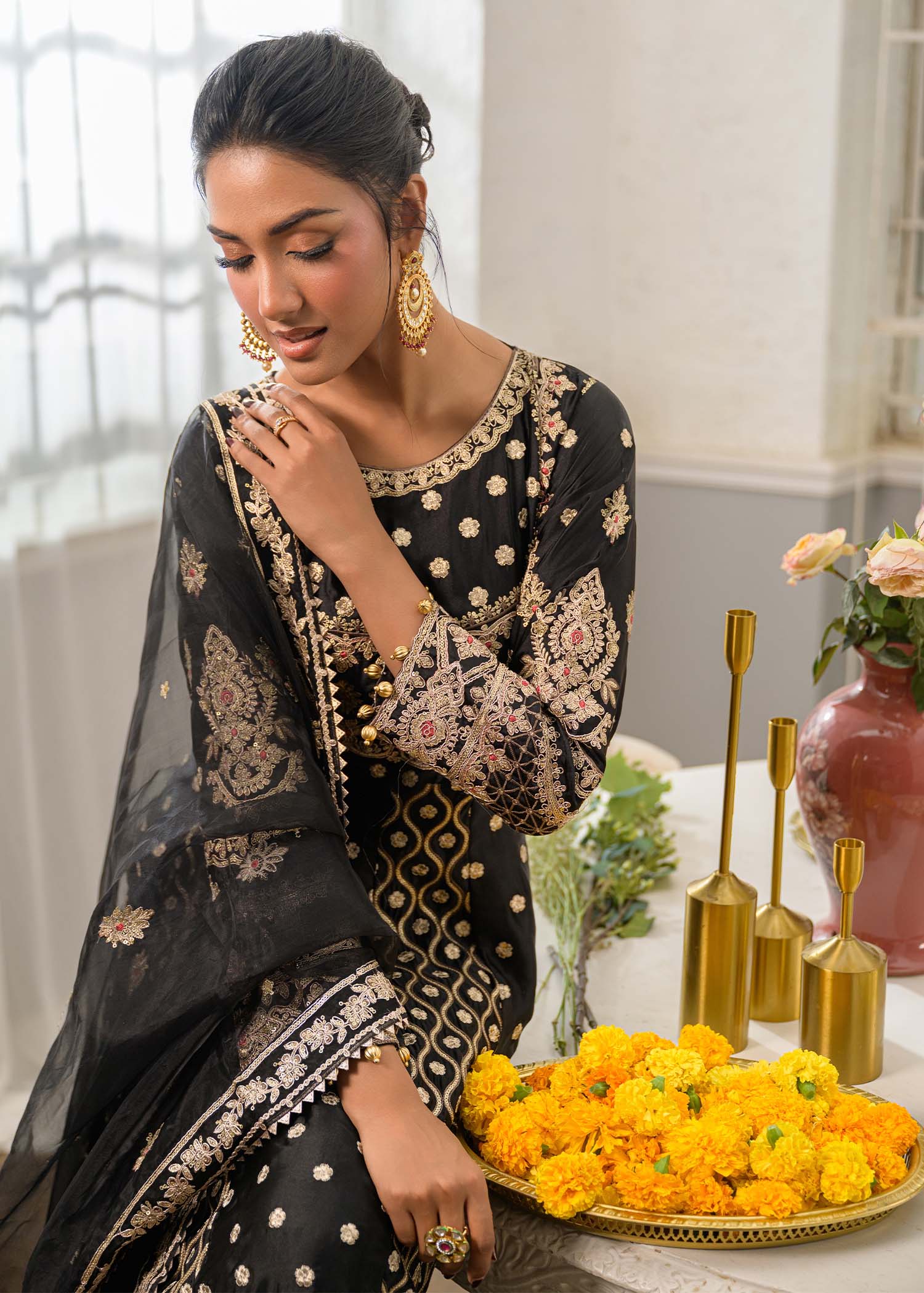 charmuse/shamooz Maxi in Black