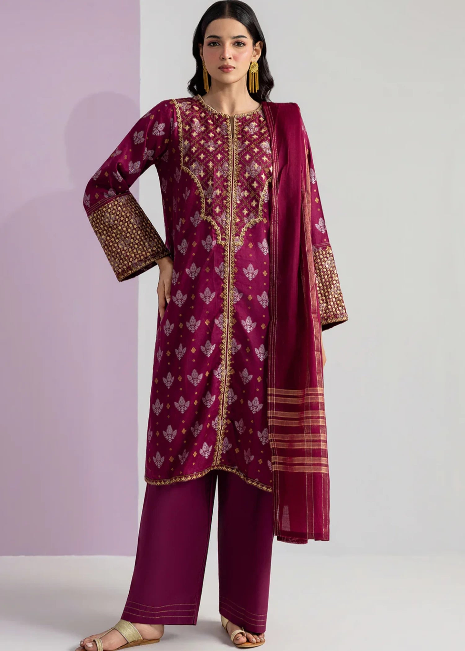 yarn dyed Kurta Set in Maroon