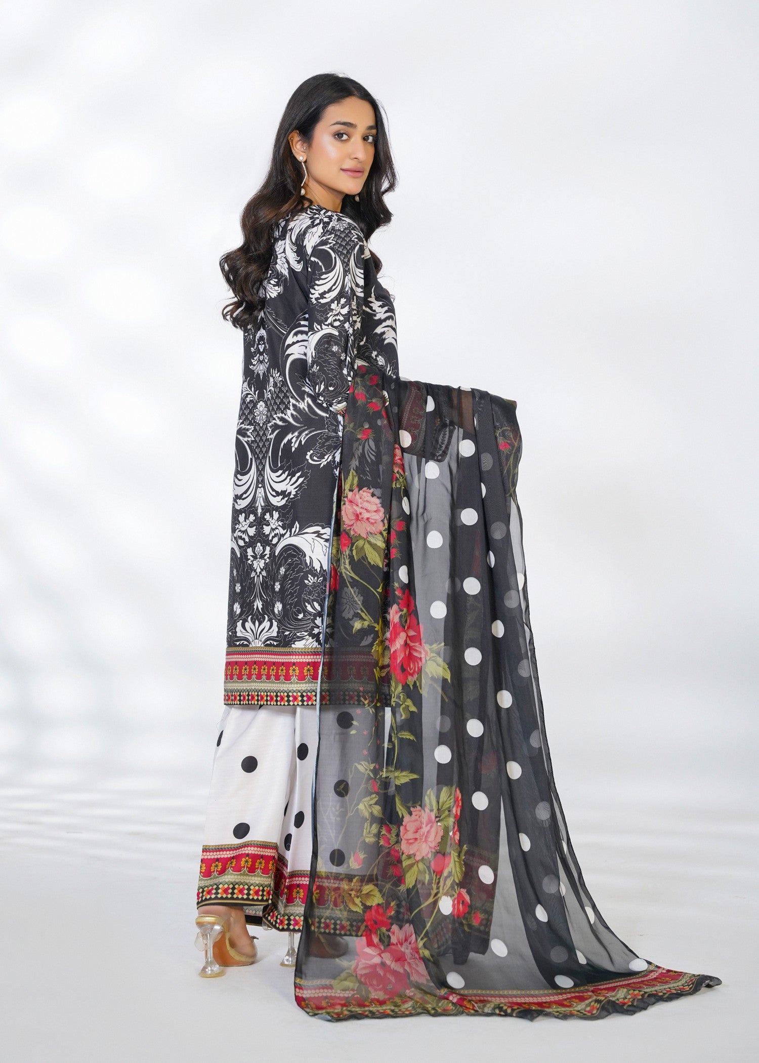 pk raw silk Kurta Set in Black, white