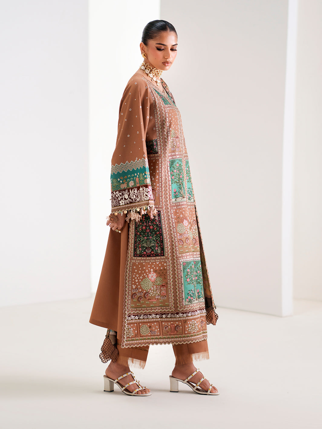 Amour Luxury Lawn – 186-B