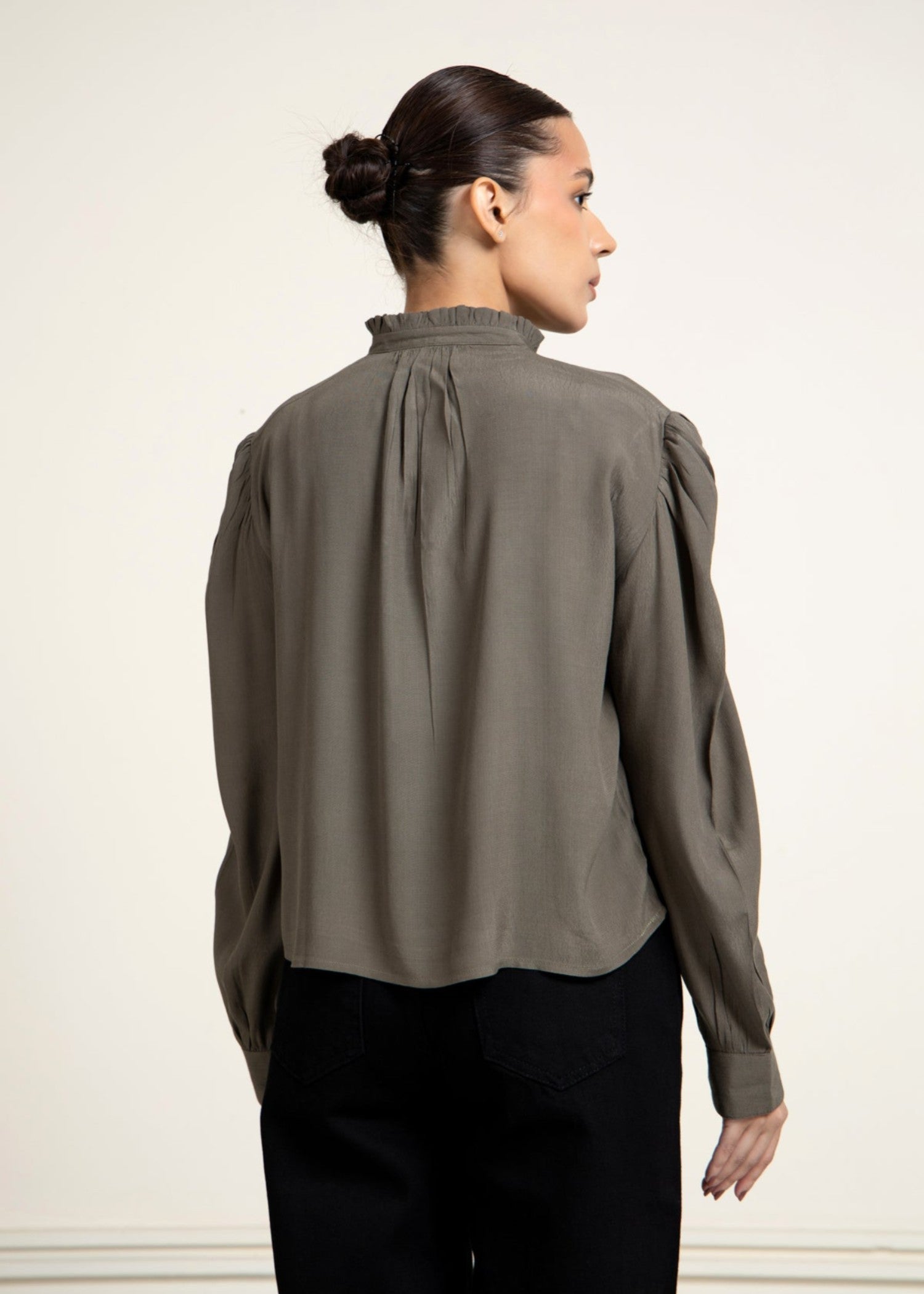 crepe Top in Dark grey