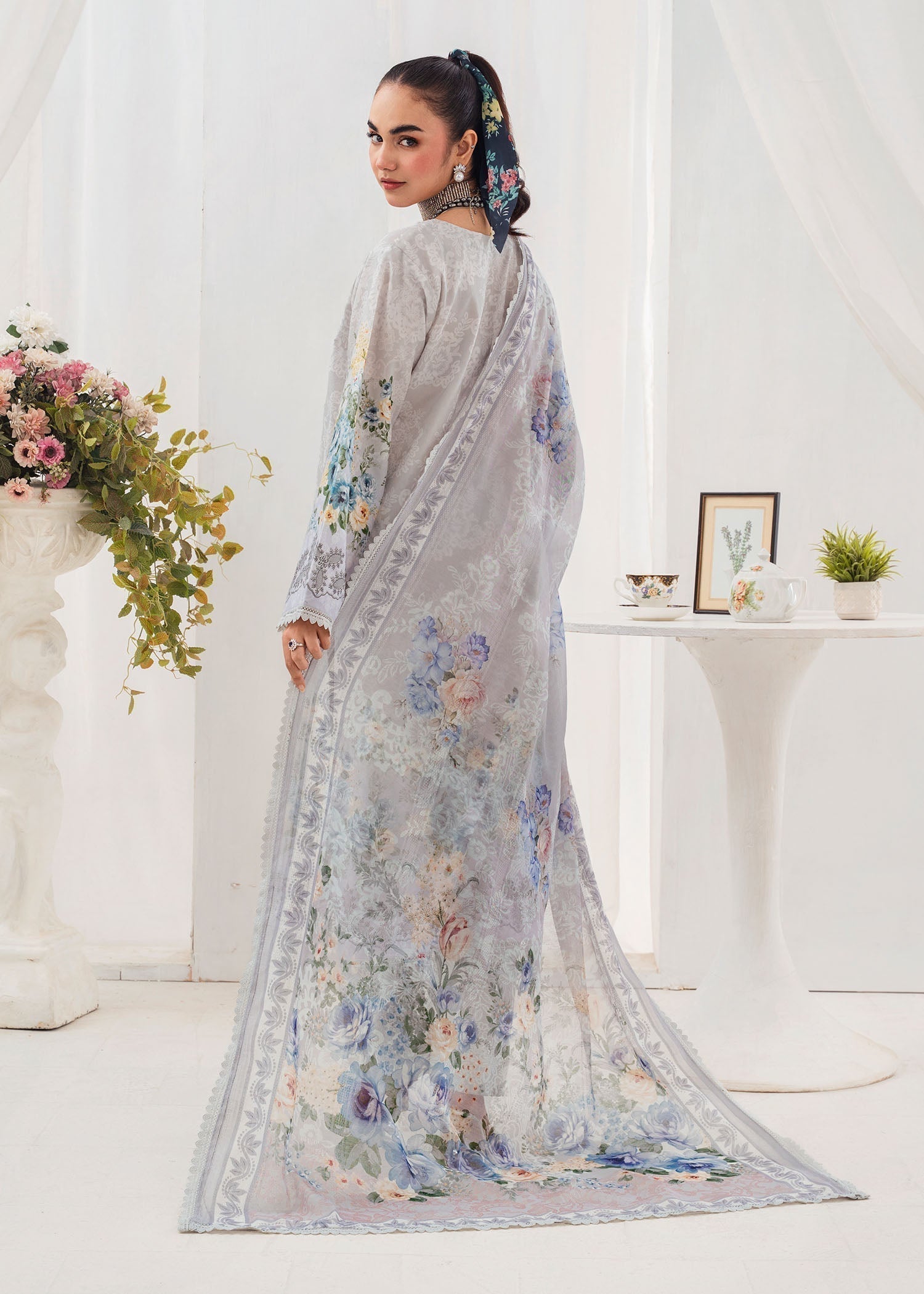 lawn Kurta Set in Light grey
