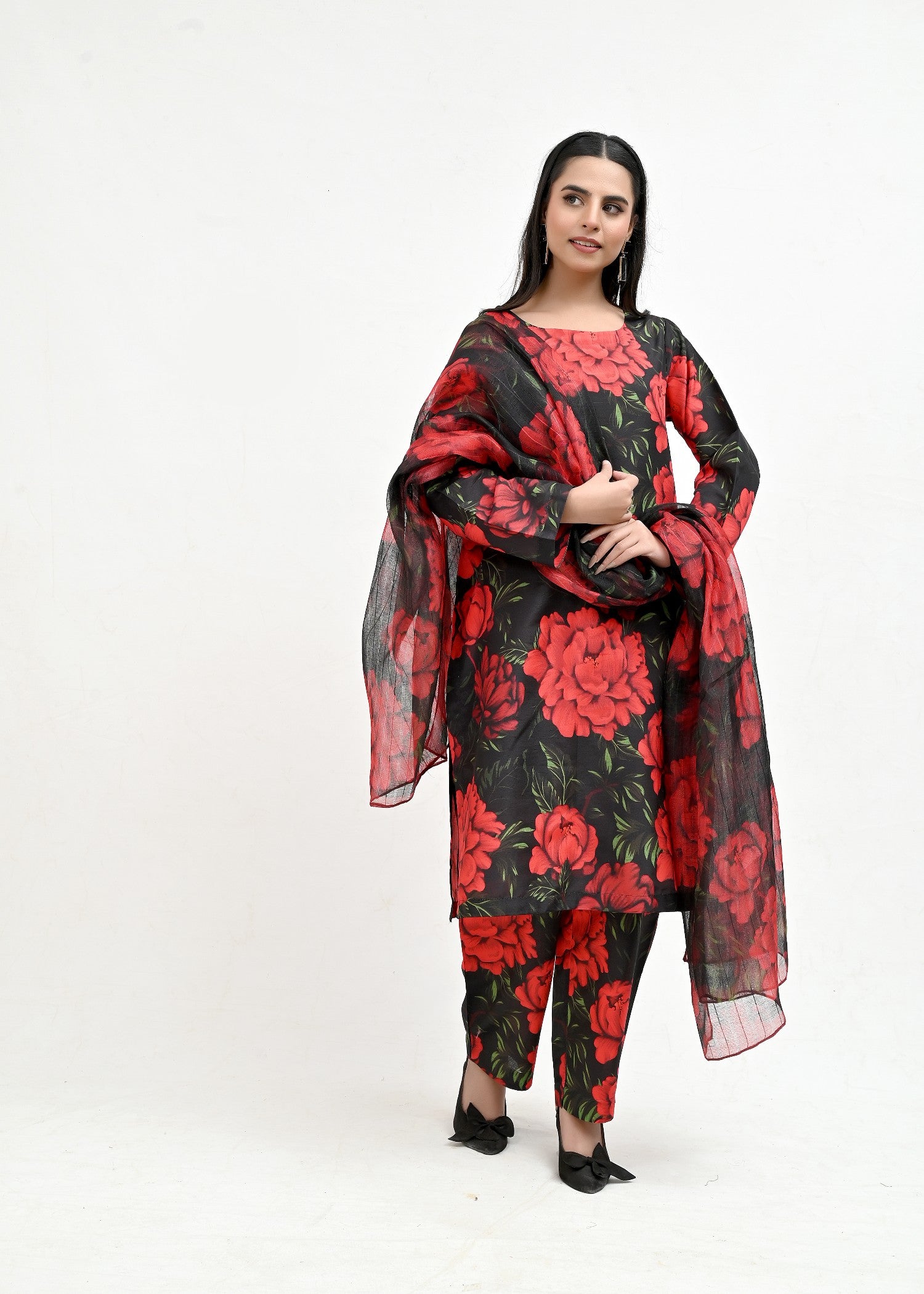 pk raw silk Kurta Set in Black, crimson