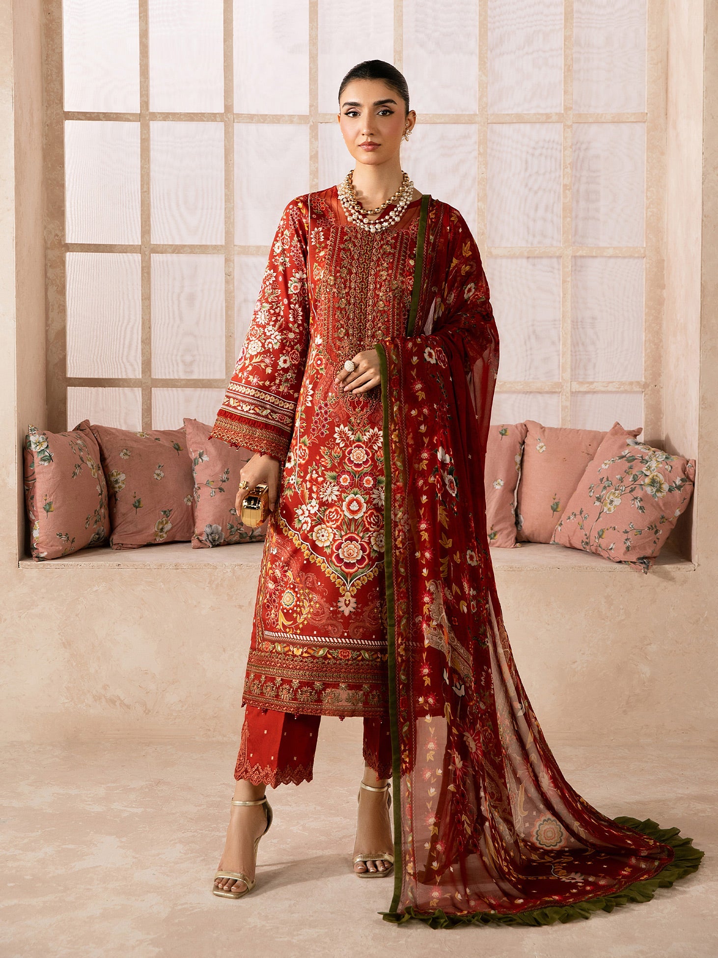 Syra Lawn – Calyx