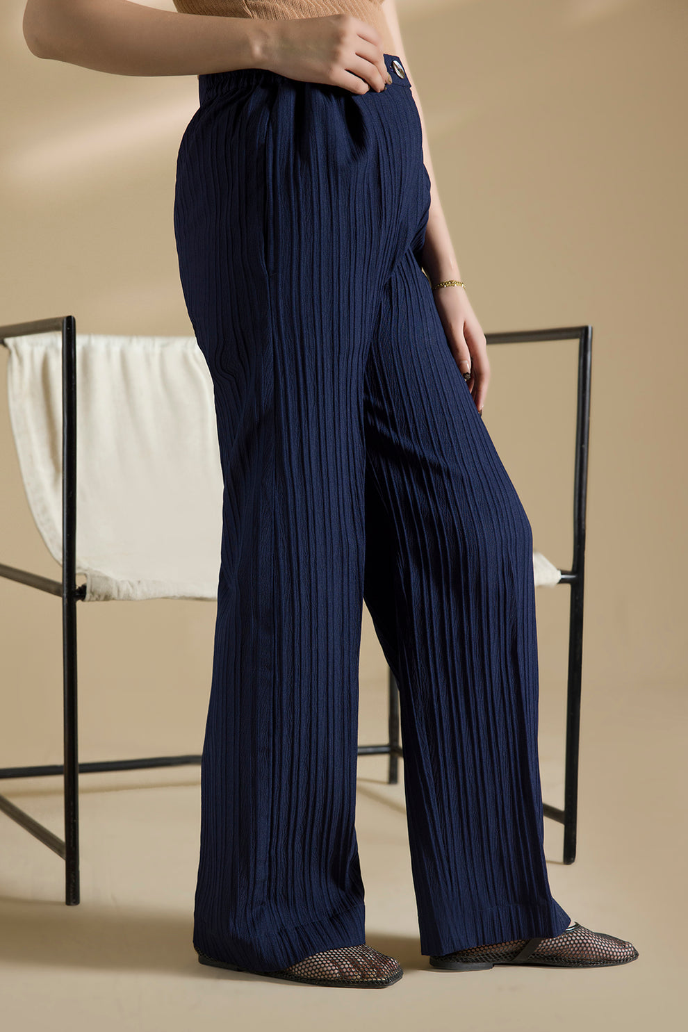 textured linen Trousers in Navy blue