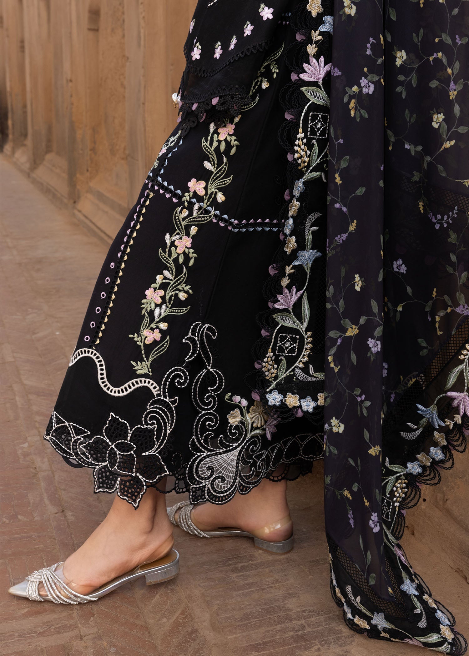 Flow Luxury Lawn – FLORAL SERENITY - D1A