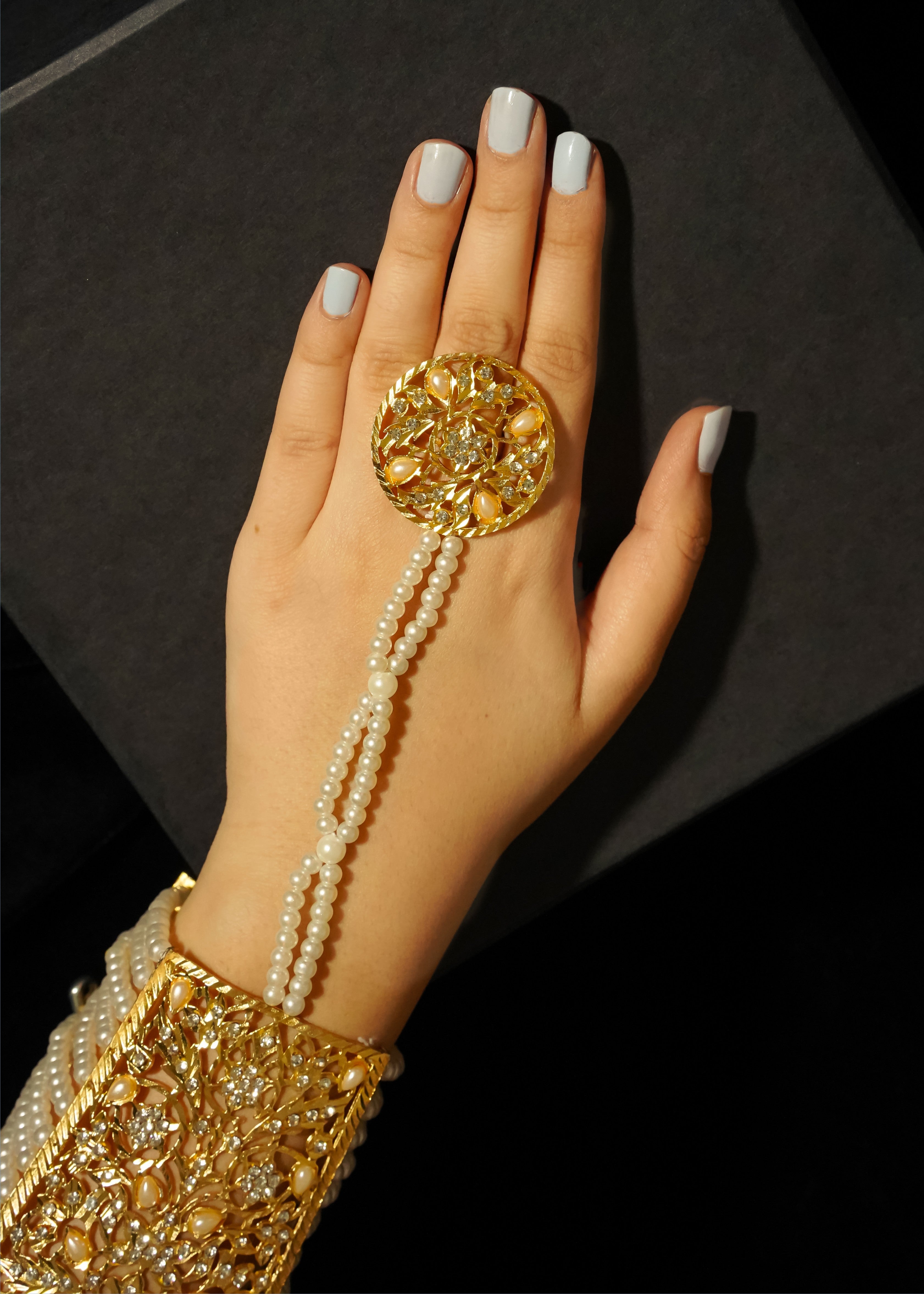 Bracelet in Gold, pearl white Color by - Trendy Women Bracelet HLO2341