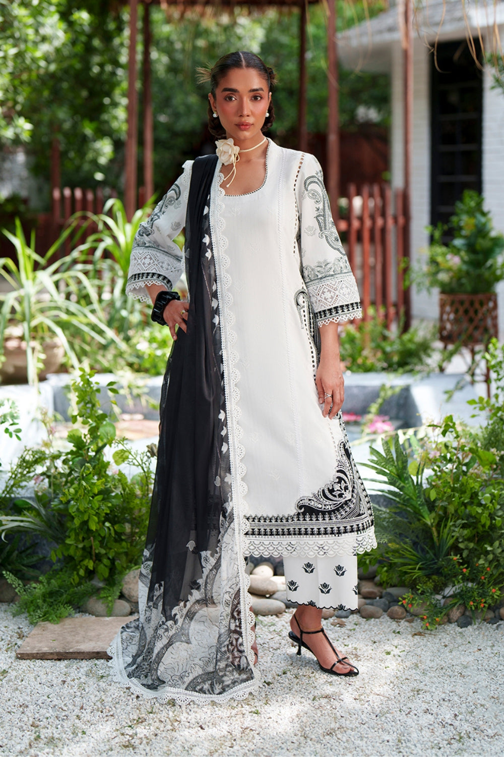 Laanem Luxury Lawn – AMARA-B - SRL26-02