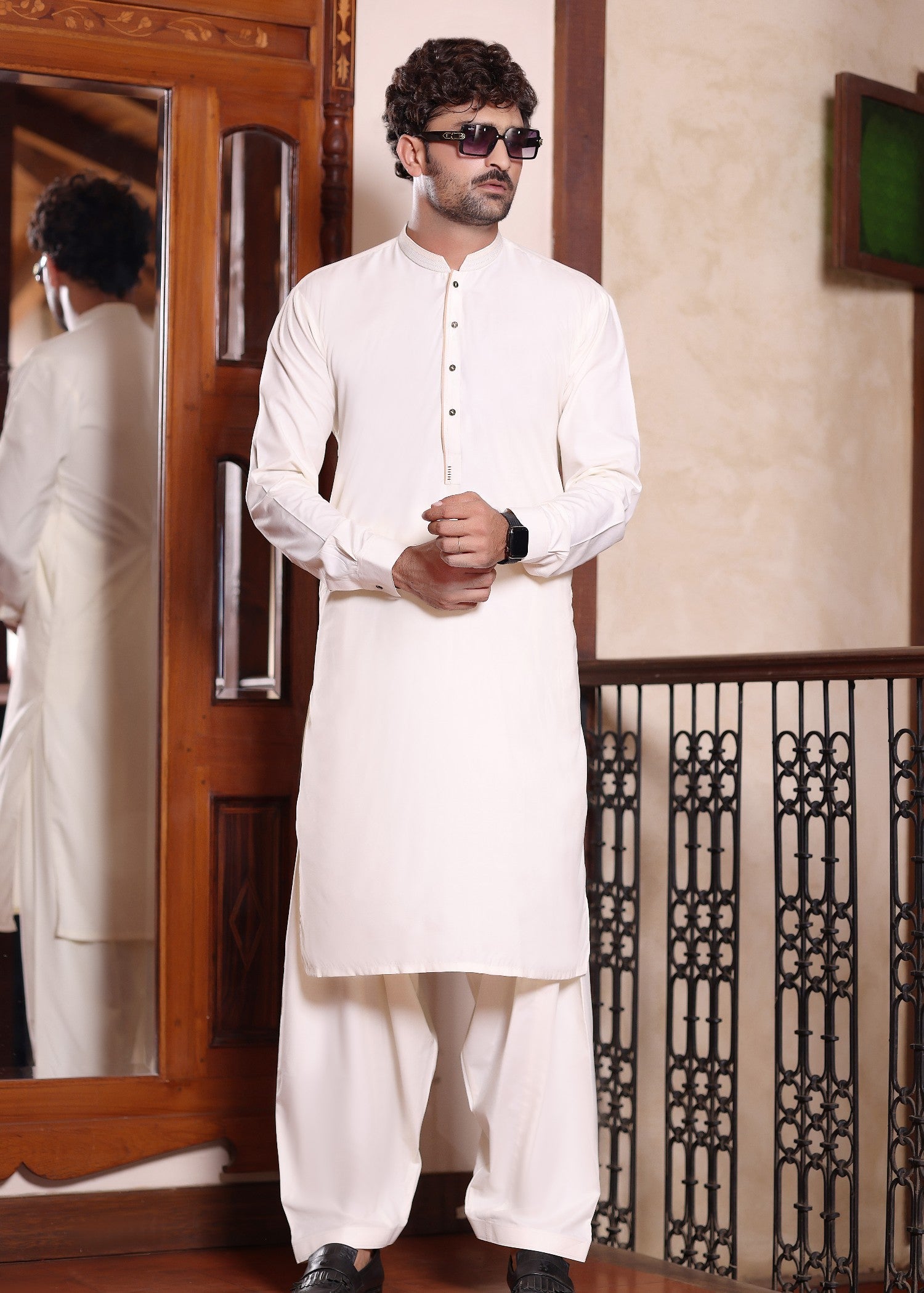 wash & wear Shalwar Kameez in Off-white