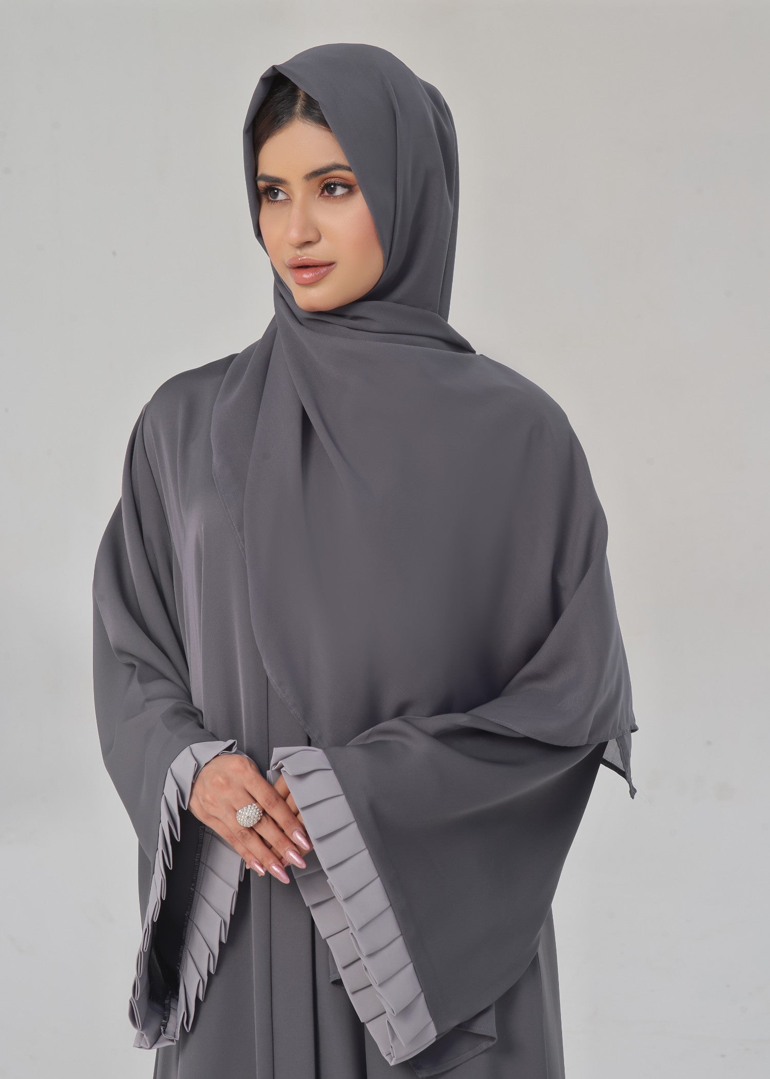 nidha Abaya in Dark grey
