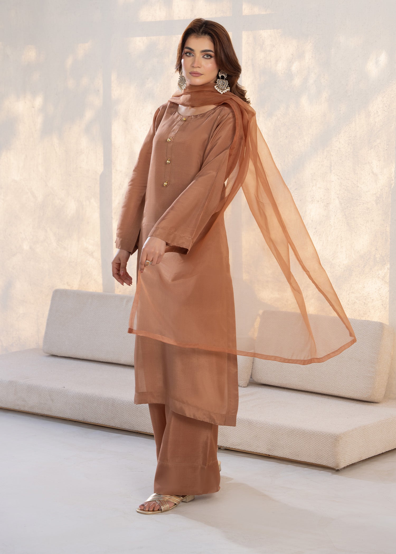 etles silk Kurta Set in Brown