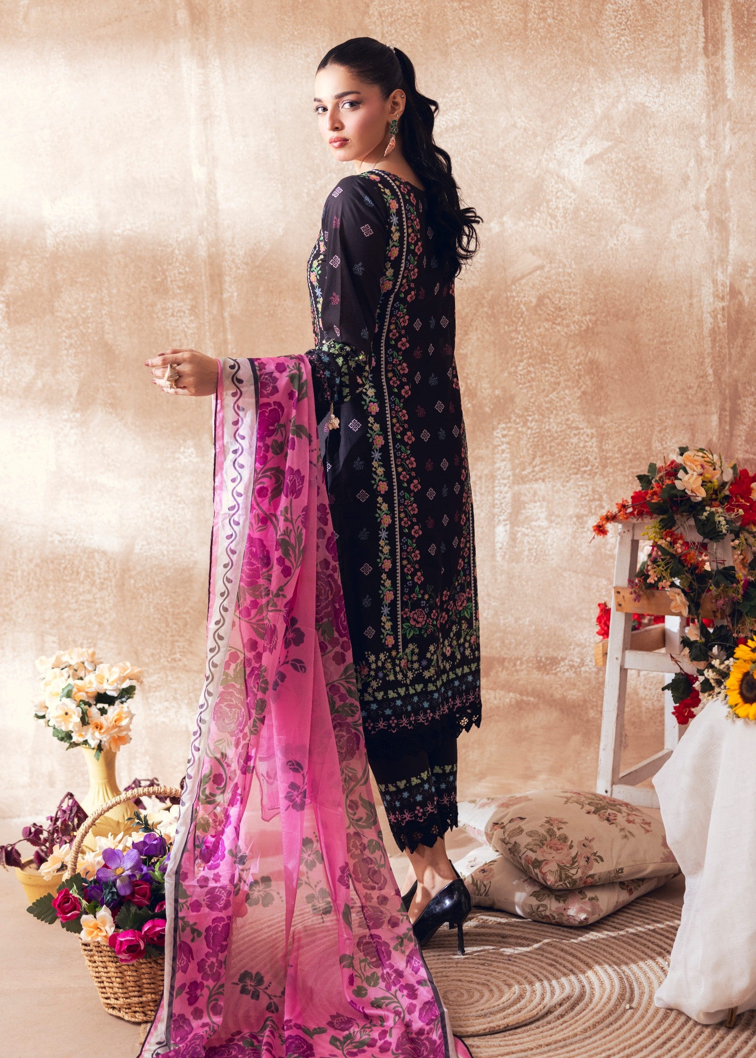 lawn Kurta Set in Black, pink, raspberry pink
