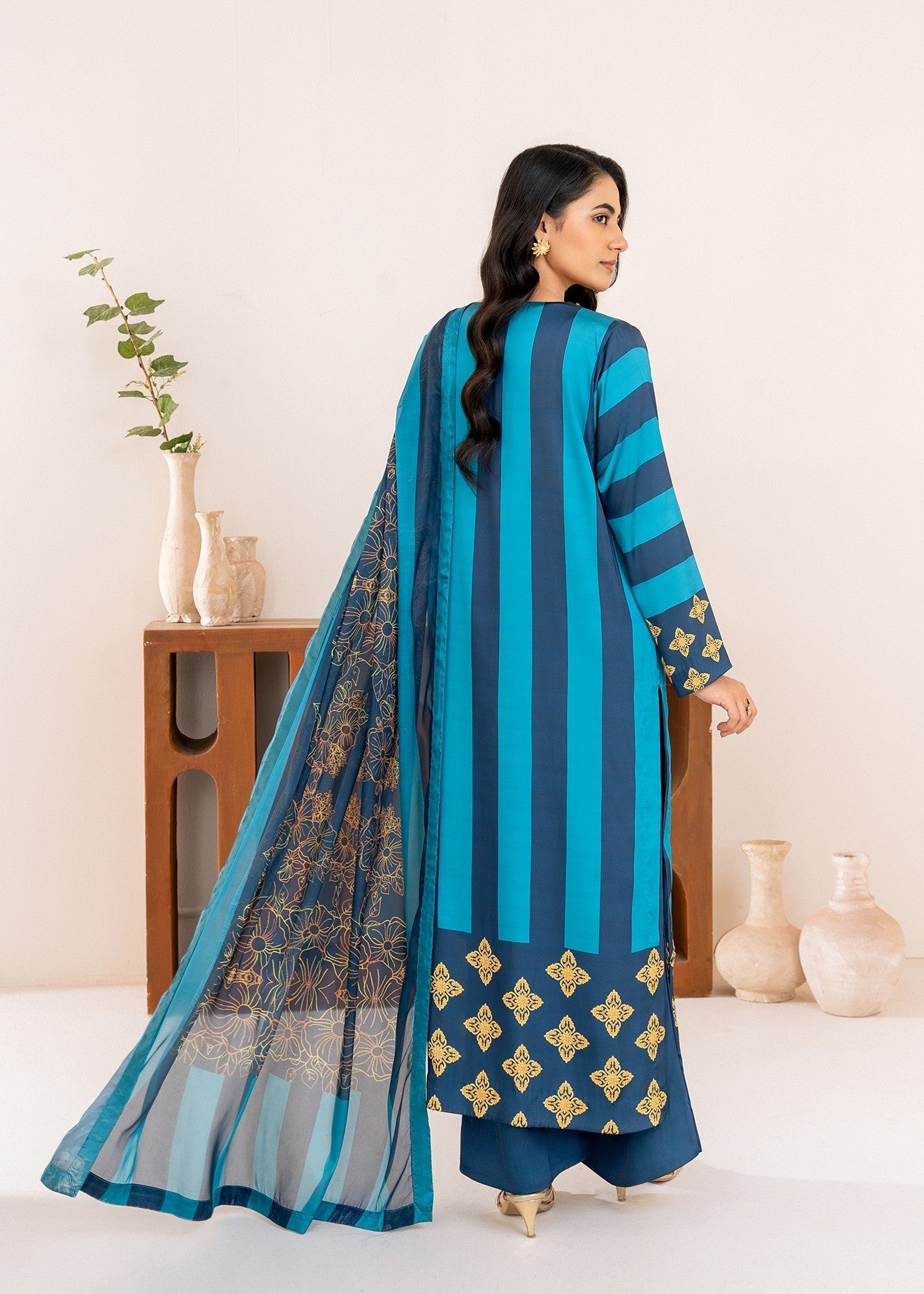charmuse/shamooz Kurta Set in Sapphire blue