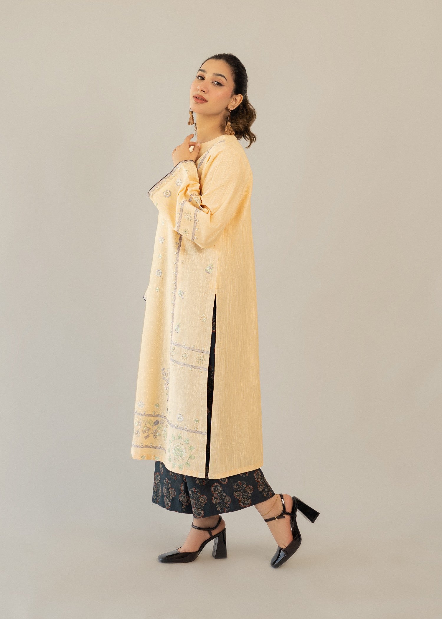slub khaddar Kurta Set in Charcoal black, peach orange