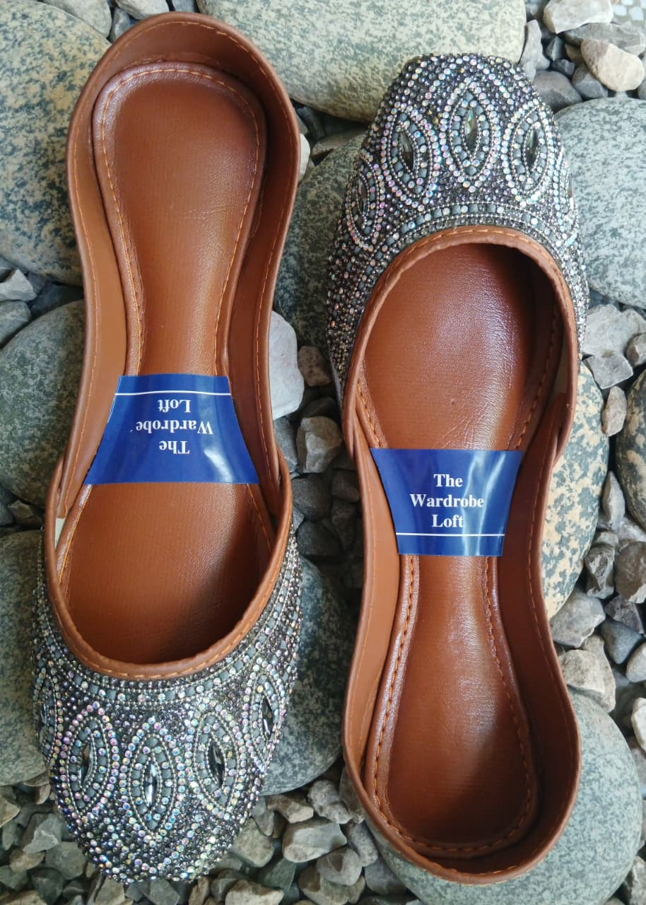 Khussa in Silver by - High Quality Women Khussa ODQ0117