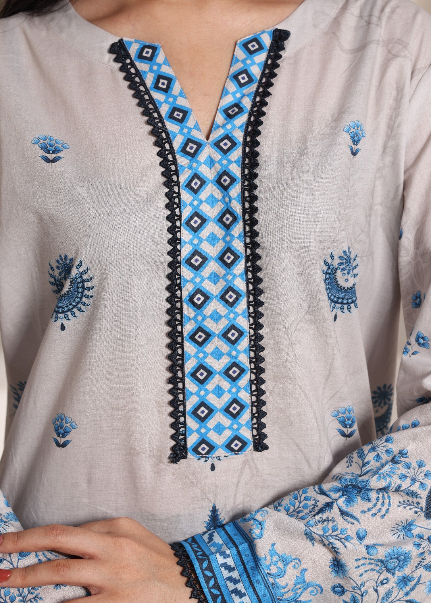 lawn Kurta Set in Light grey