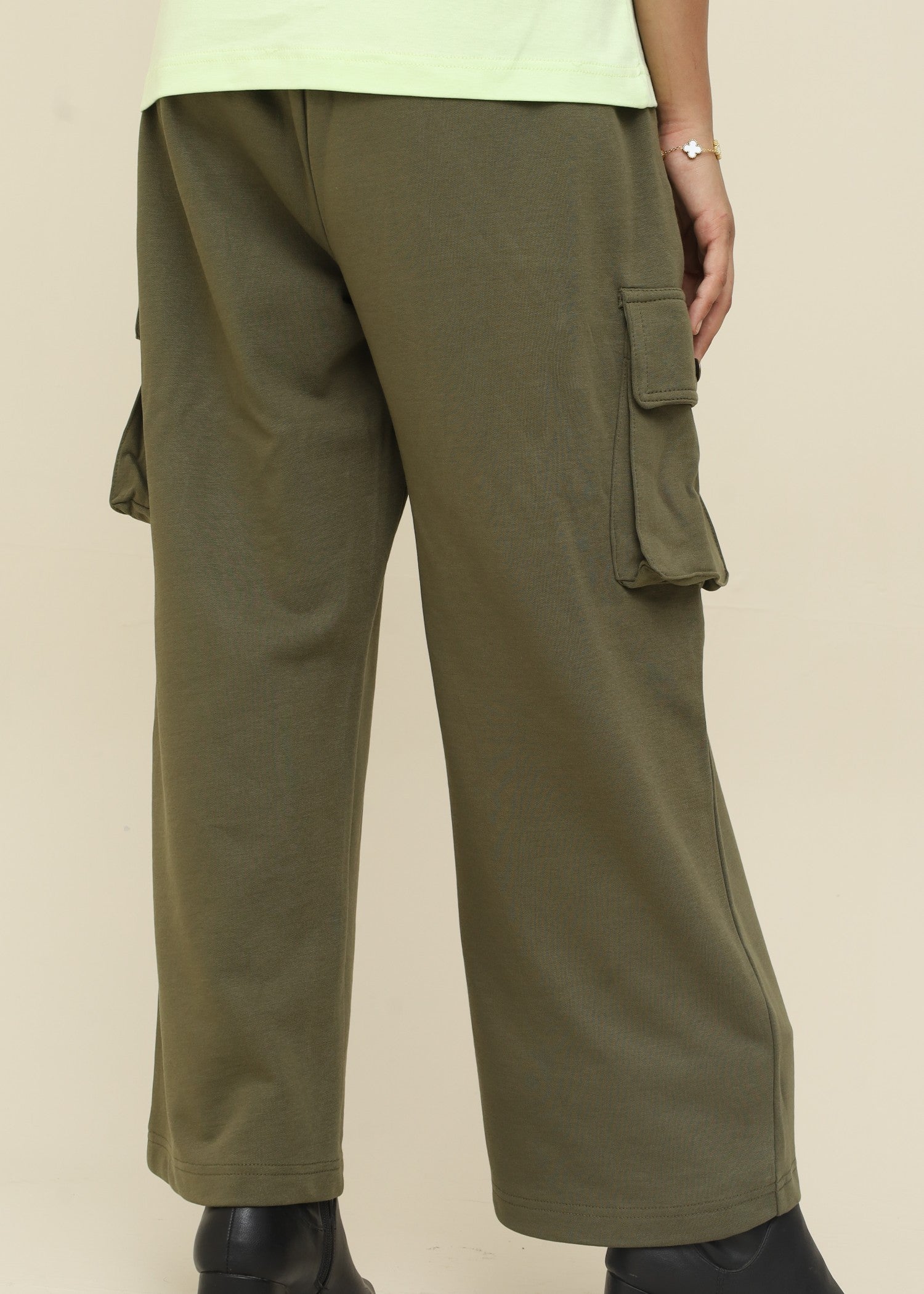 jersey knit Trousers in Olive green