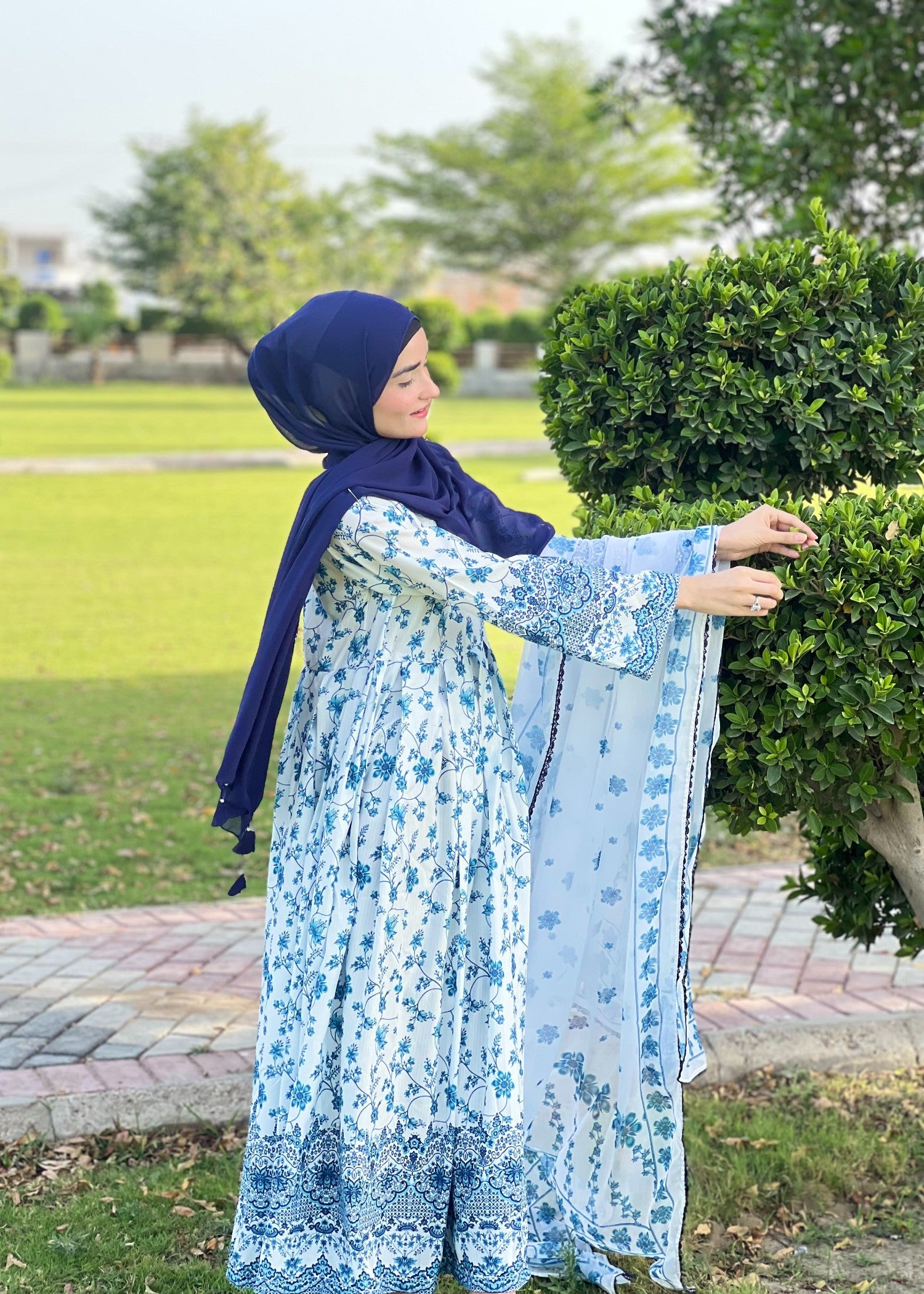 silk finish lawn Maxi in Multi