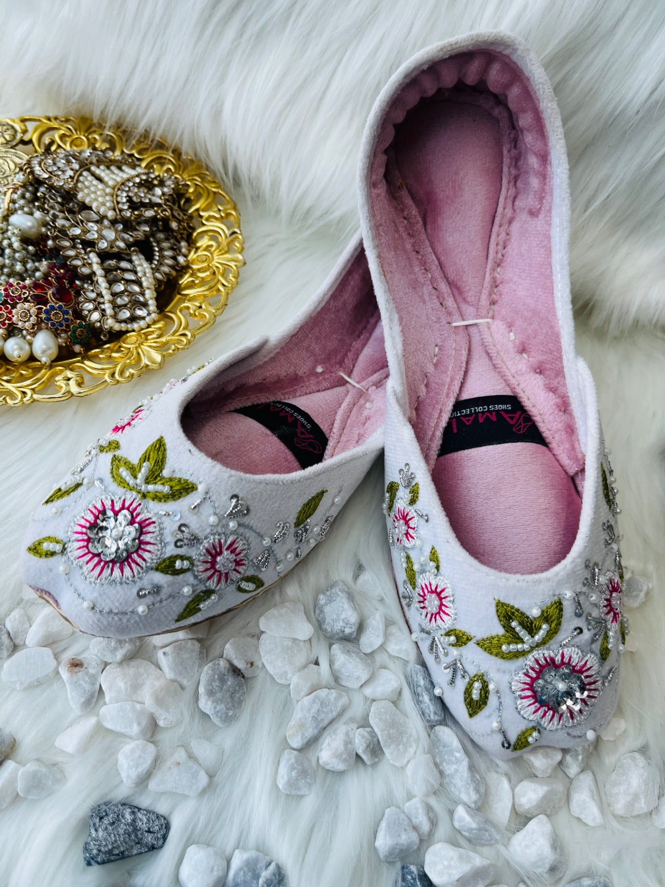Khussa in White by - High Quality Women Khussa LHF1543