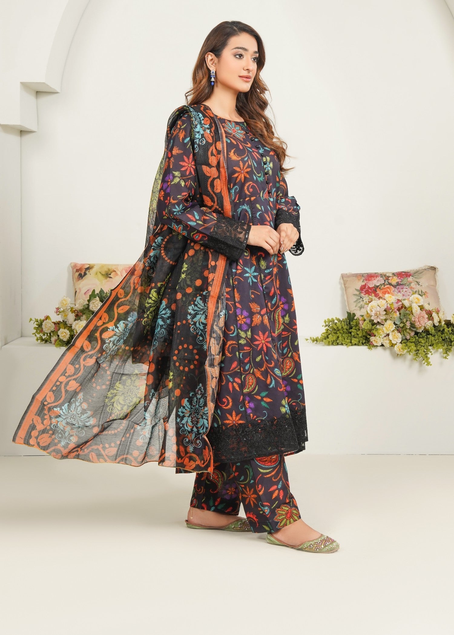 lawn Pishwas in Black