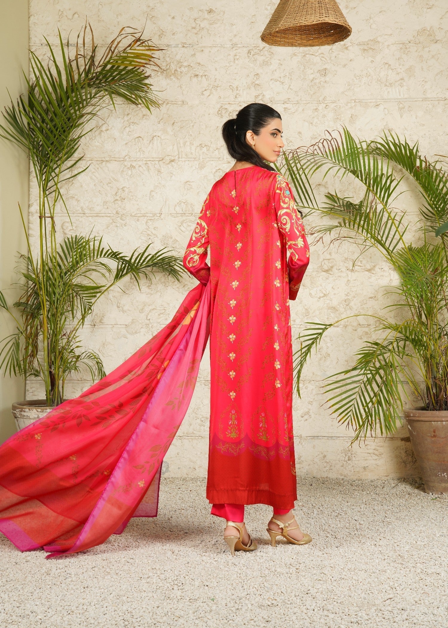 charmuse/shamooz Kurta Set in Shocking pink