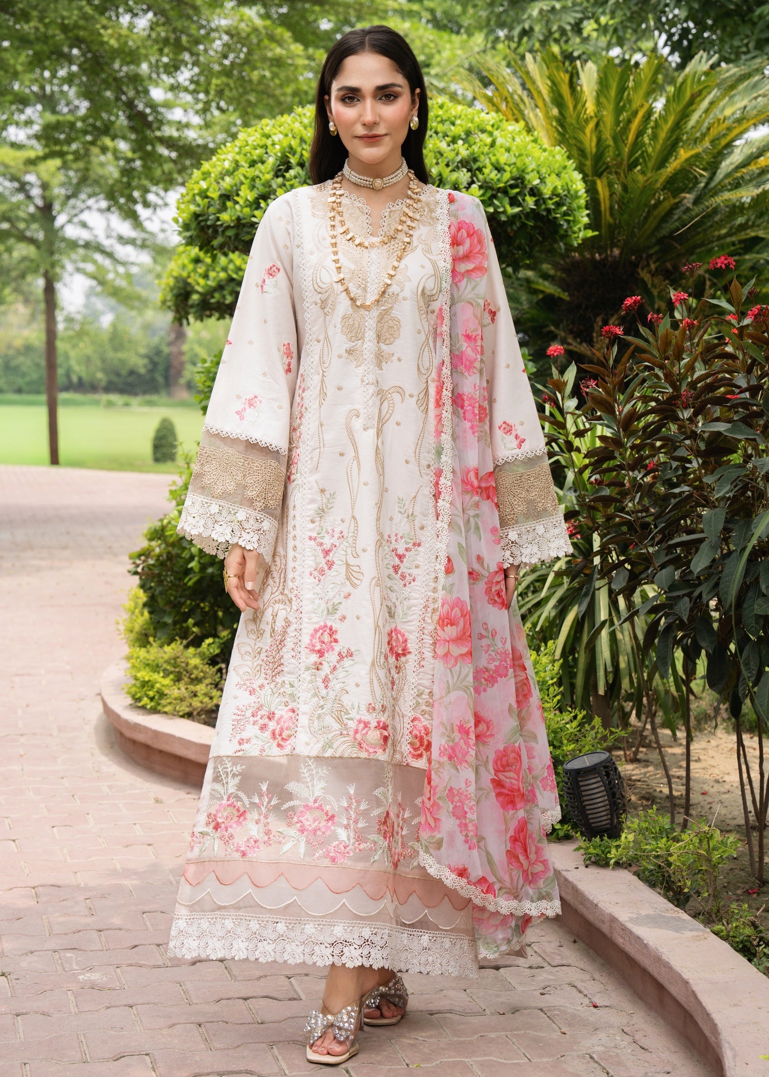 lawn Kurta Set in Floral white