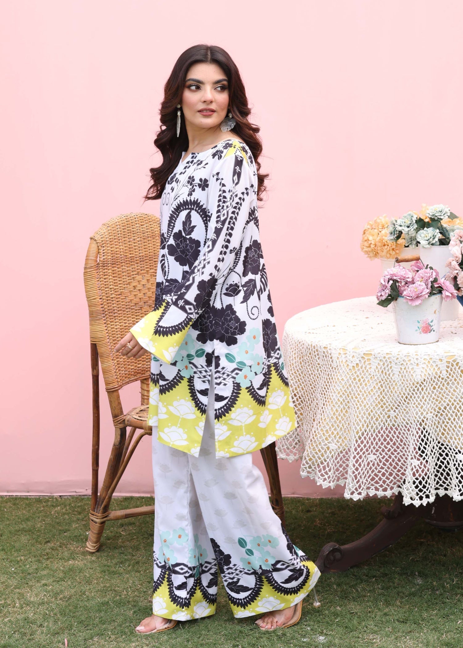 silk crepe Co Ord Sets in Black, off-white
