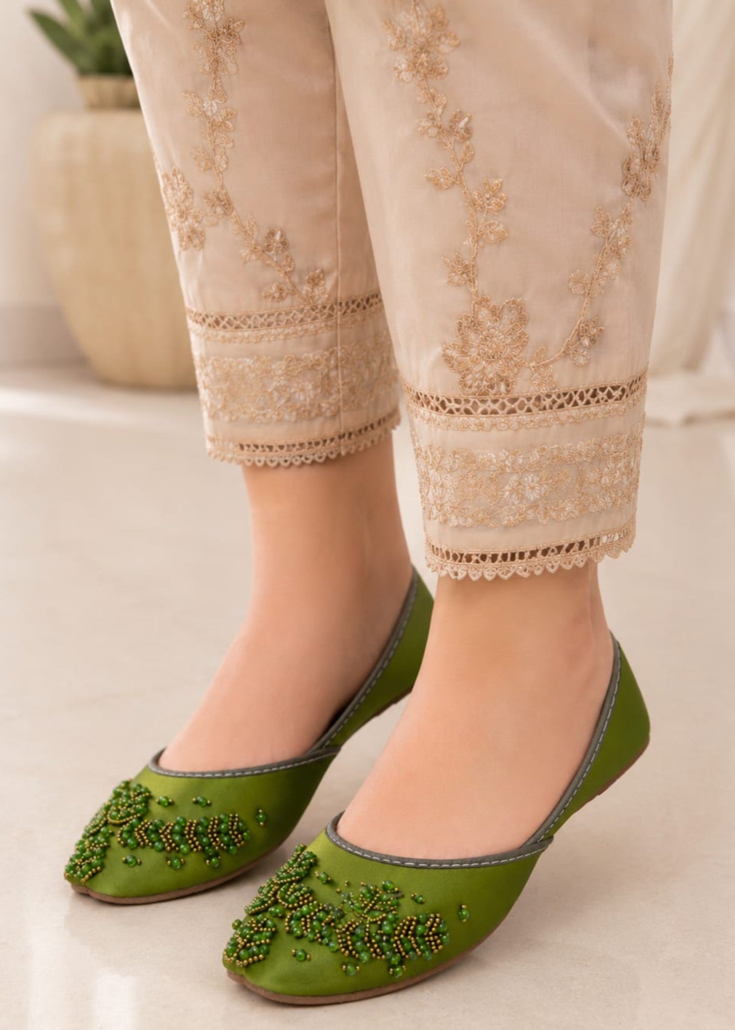 Khussa in Avocado green by - High Quality Women Khussa IEV5527