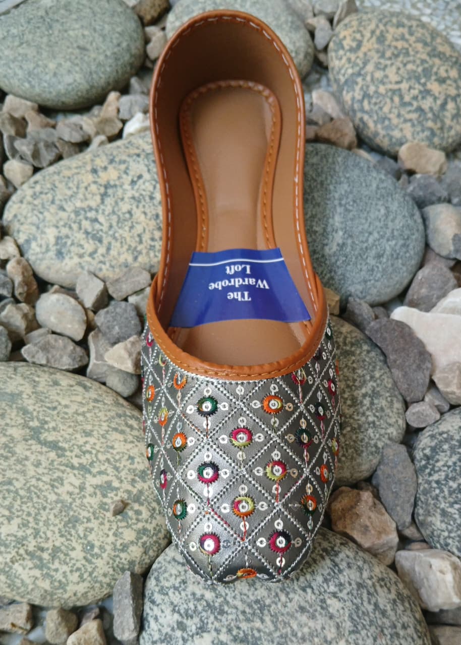 Khussa in Multi, silver by - High Quality Women Khussa DWG0294