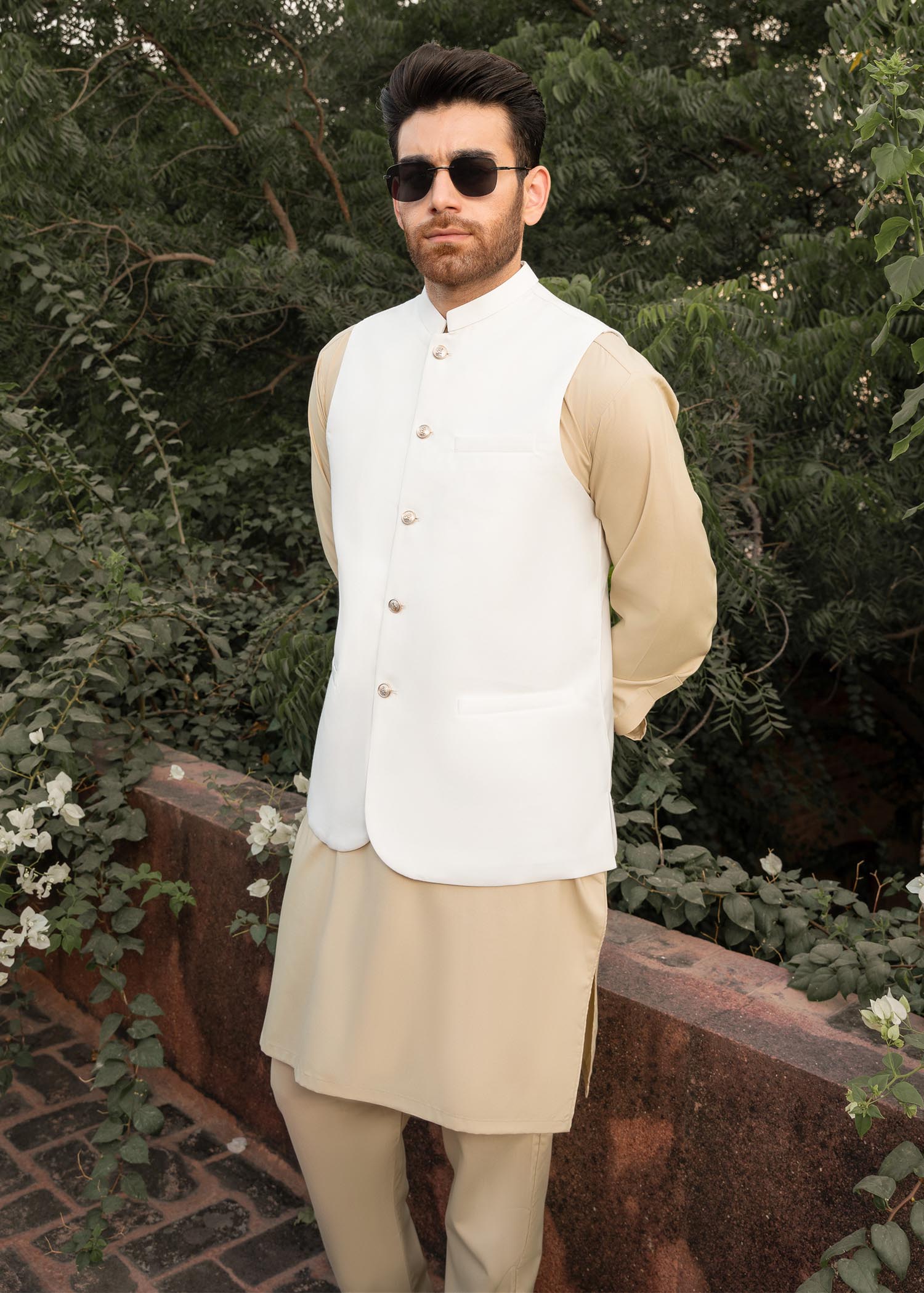 wash & wear Waistcoat in Ivory