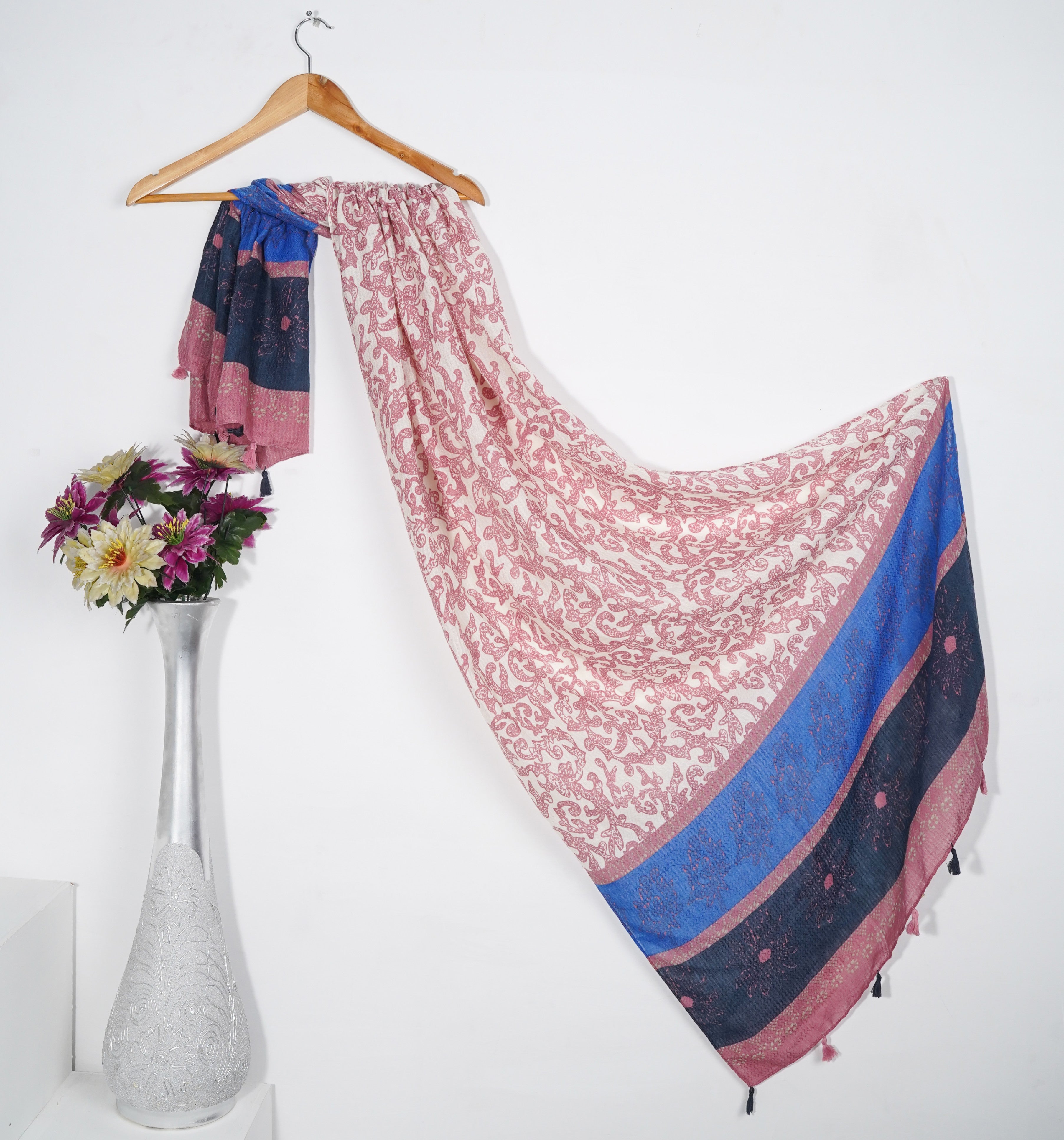 lawn Hijab in Multi, pink