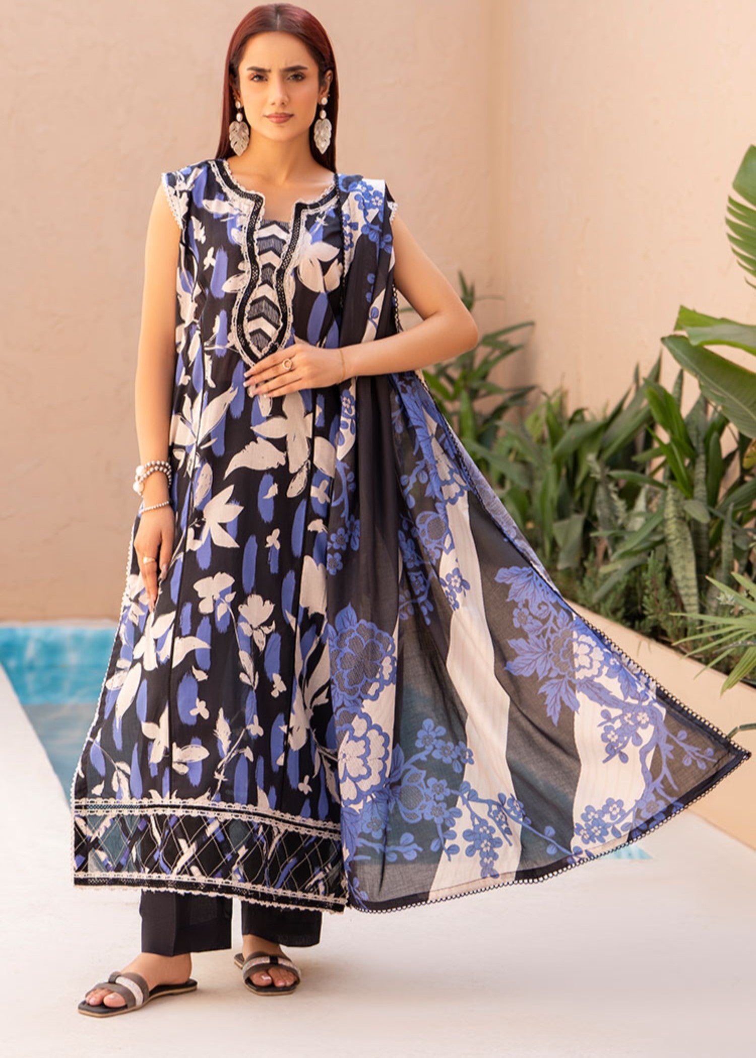 lawn Unstitched in Black, blue jay