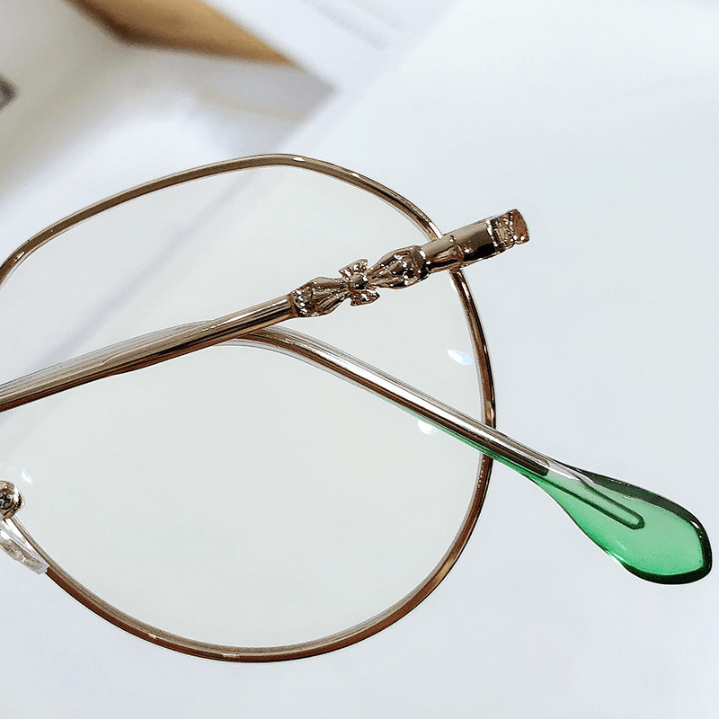 Fashionable Women's Myopia Glasses with Eye-Catching Net Red Frame