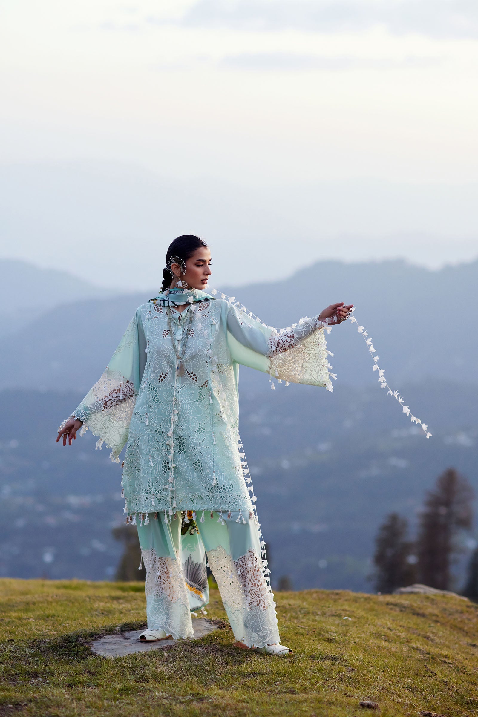 Kashmee Luxury Eid Lawn – ZEVARÉ (EL26-07 A)