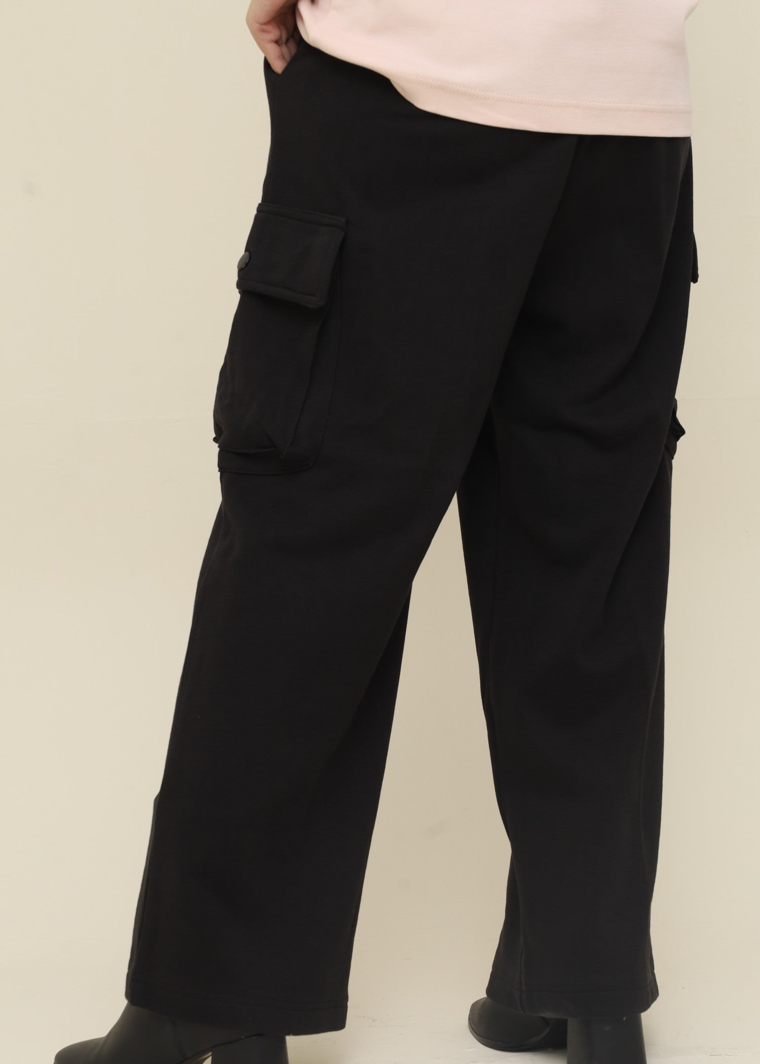 jersey knit Trousers in Caviar