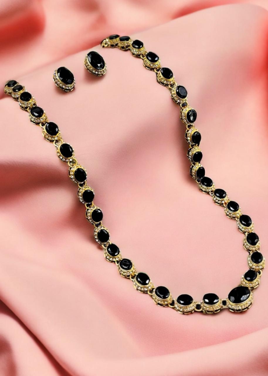 Jewelry Set in Black Color by - Trendy Women Jewelry Set UUB4883